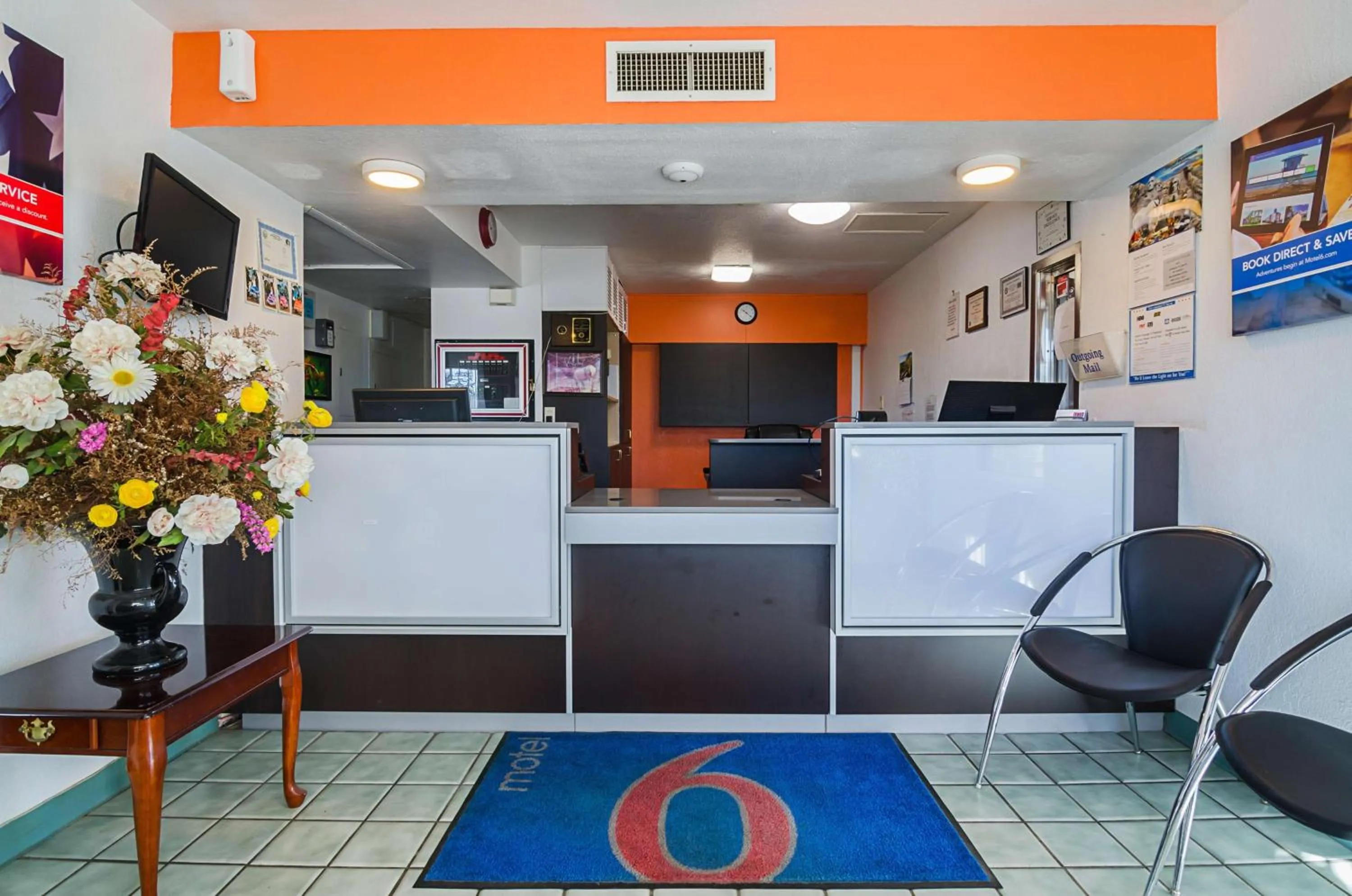 Lobby or reception in Motel 6-Mitchell, SD