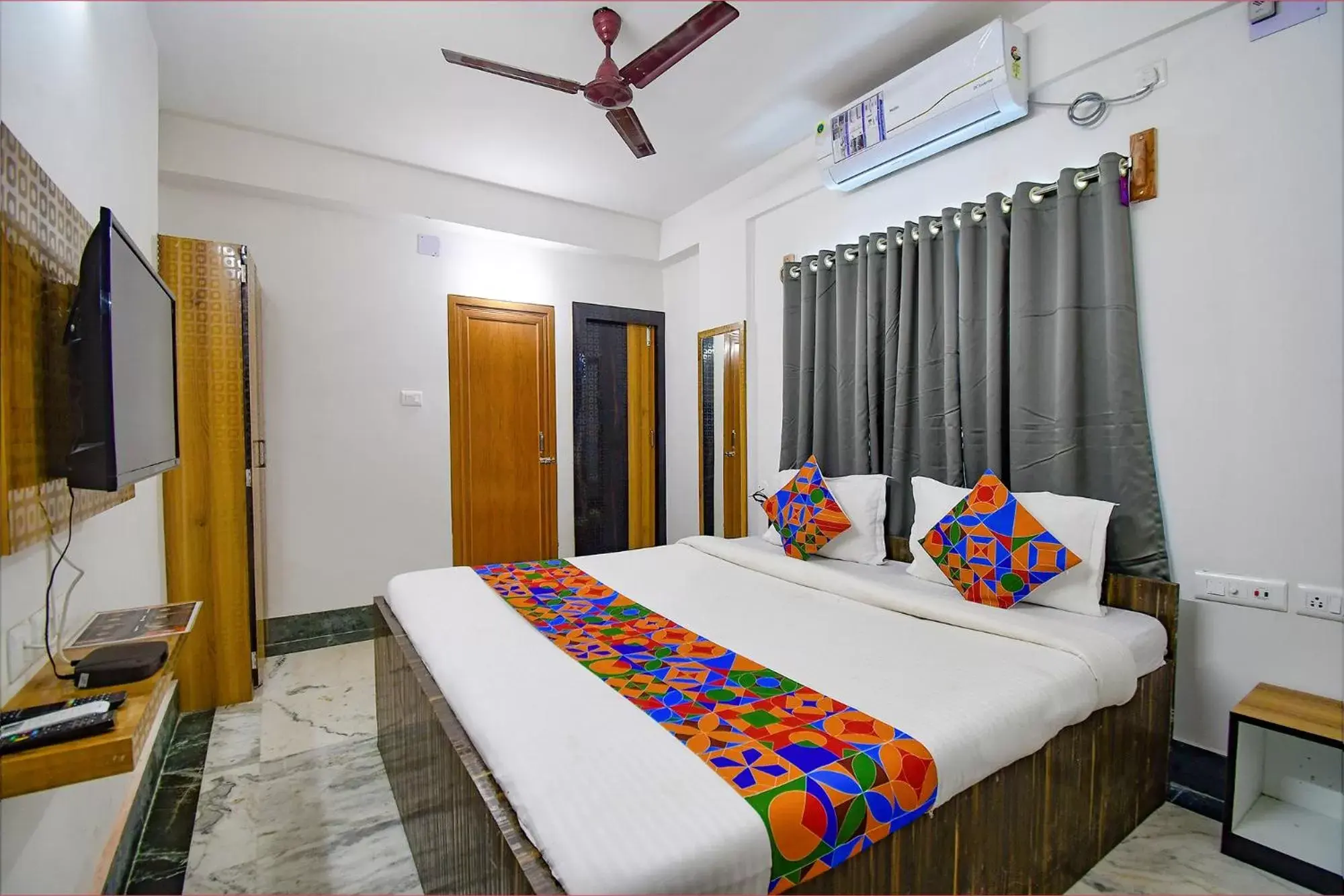Deluxe Room - single occupancy in FabExpress Amar Raj Villa - Nr Eco Park Deluxe Room - single occupancy in FabExpress Amar Raj Villa - Nr Eco Park