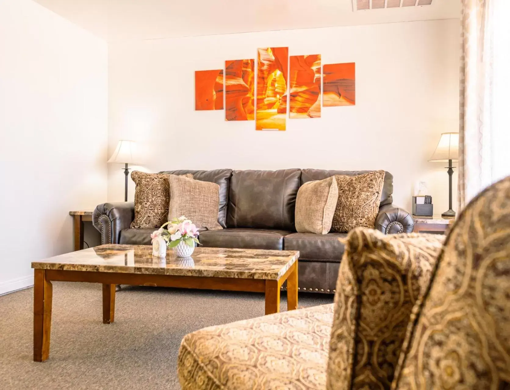One-Bedroom Apartment in Home Style Apartments - 1 & 3 BR Suites with Full Kitchen One-Bedroom Apartment in Home Style Apartments - 1 & 3 BR Suites with Full Kitchen