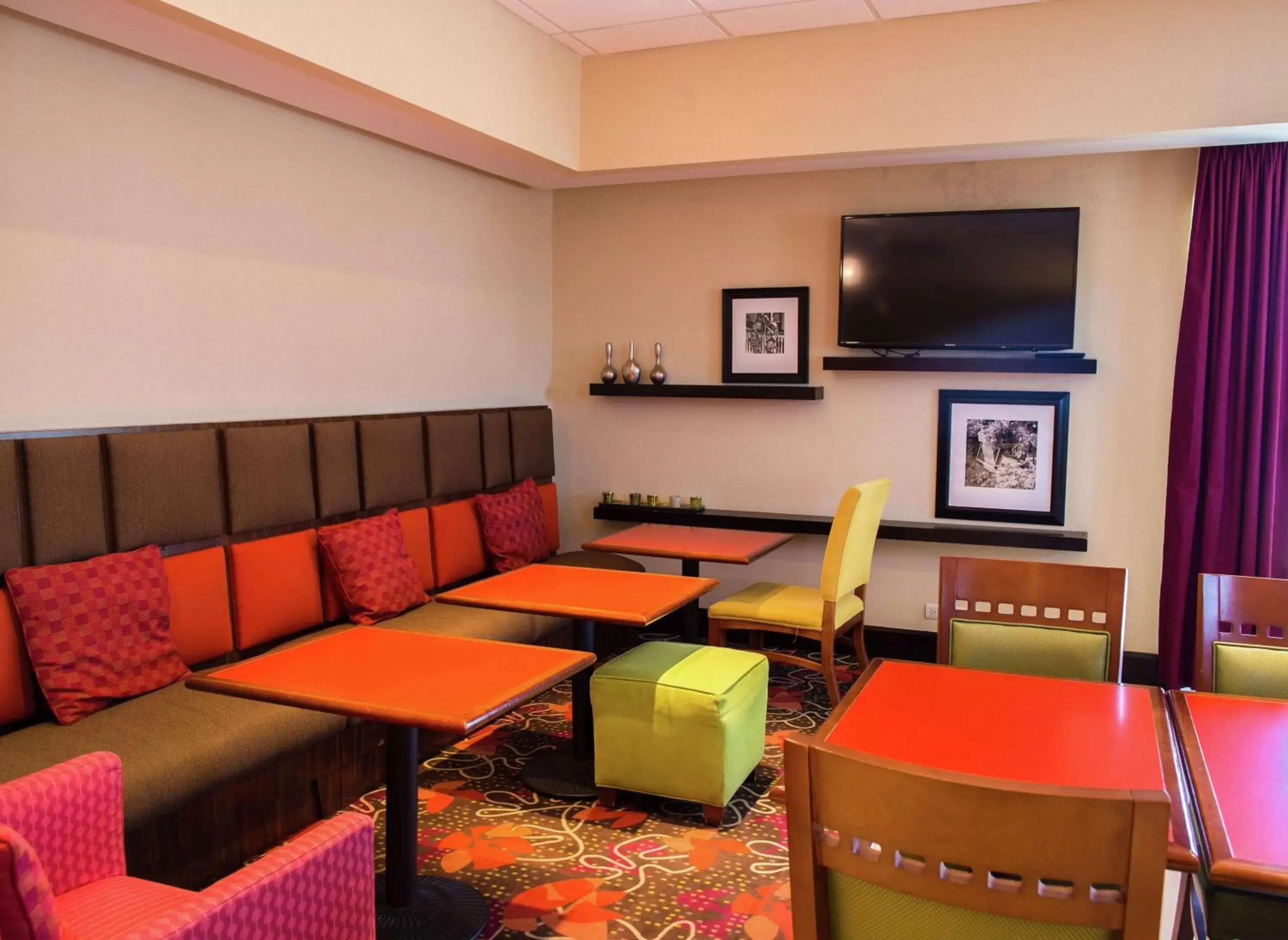 Lobby or reception, Lounge/Bar in Hampton Inn Torreon Airport-Galerias