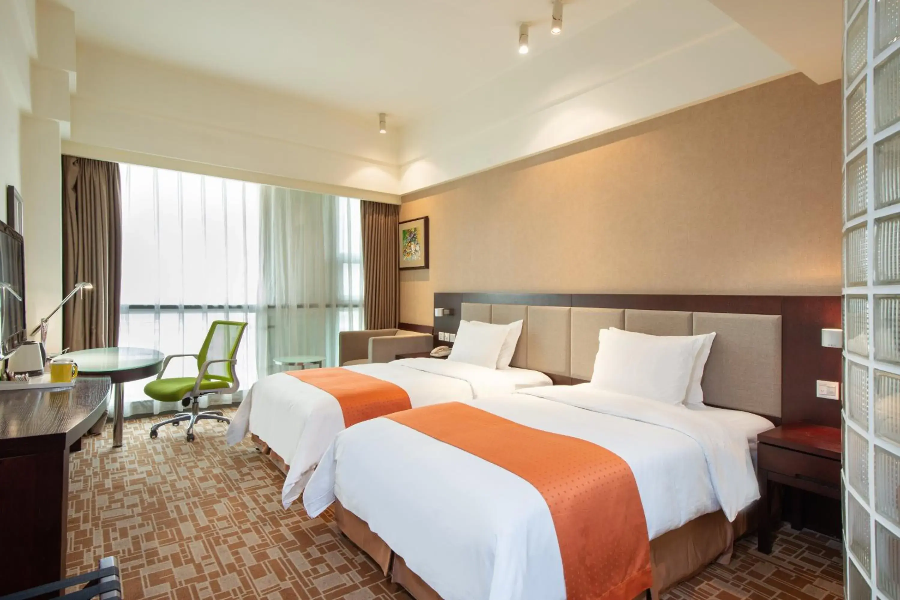 Photo of the whole room, Bed in Holiday Inn Express Chengdu Wuhou, an IHG Hotel