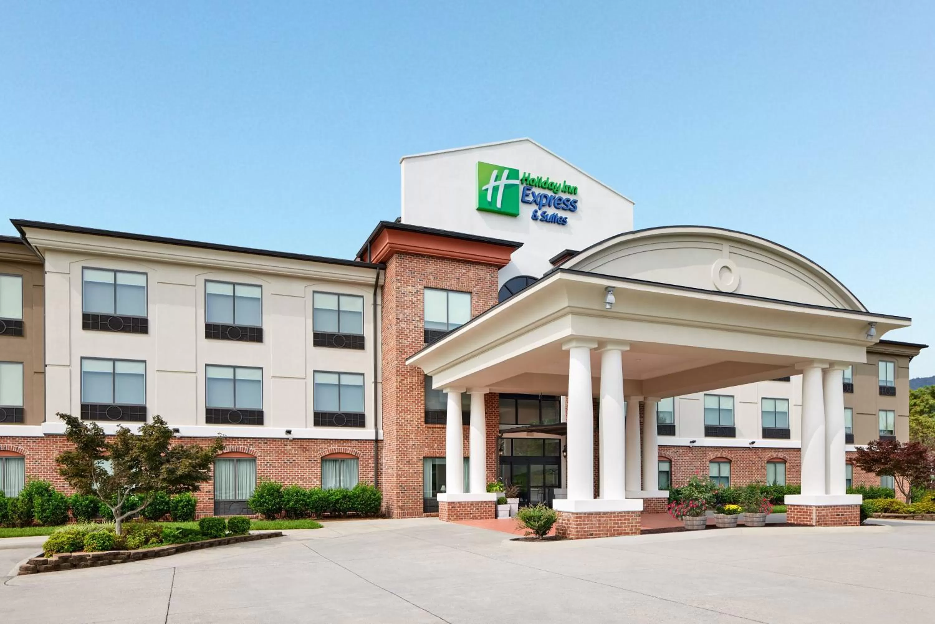 Property building in Holiday Inn Express Hotel & Suites Salem by IHG
