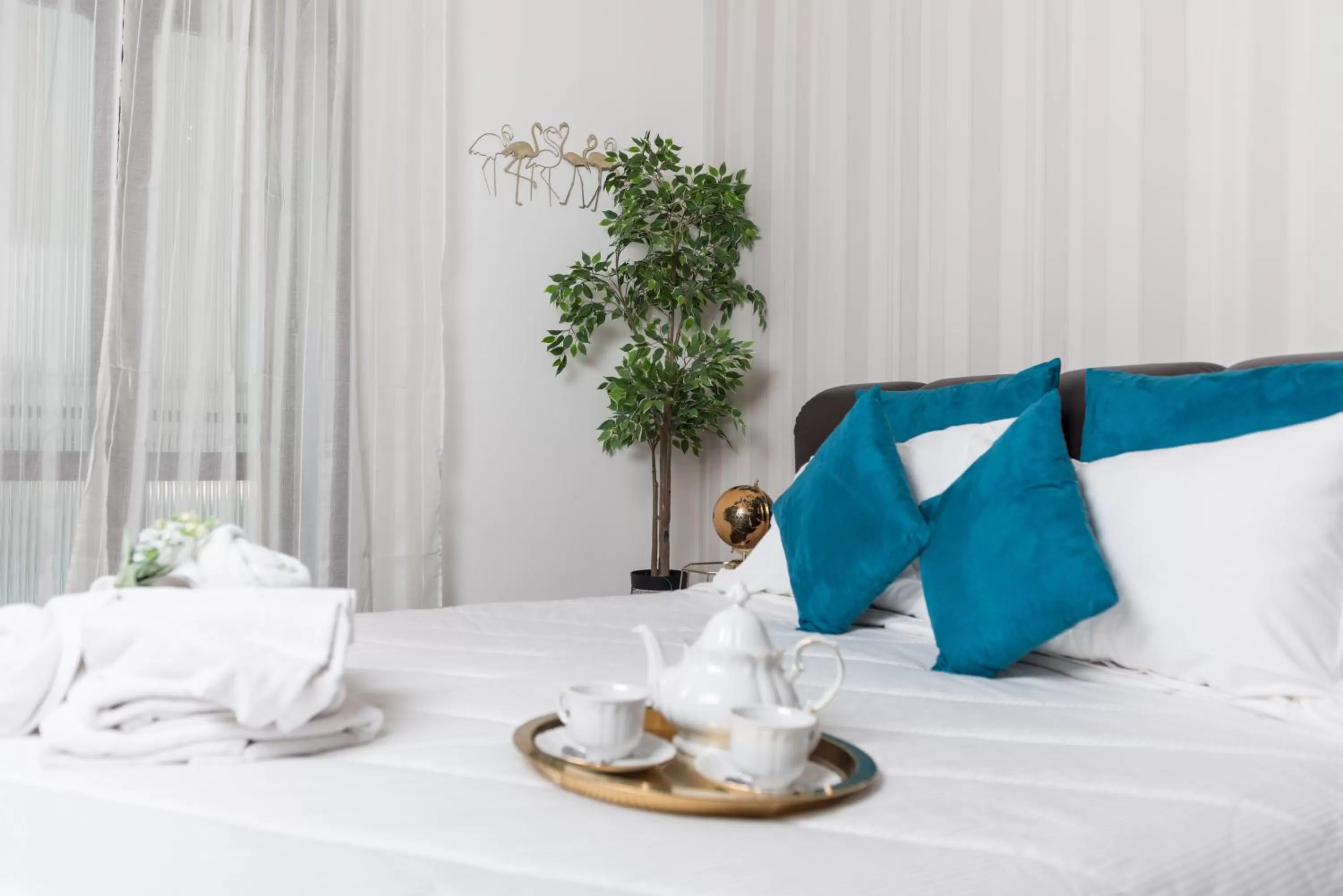 Photo of the whole room, Bed in Suite room