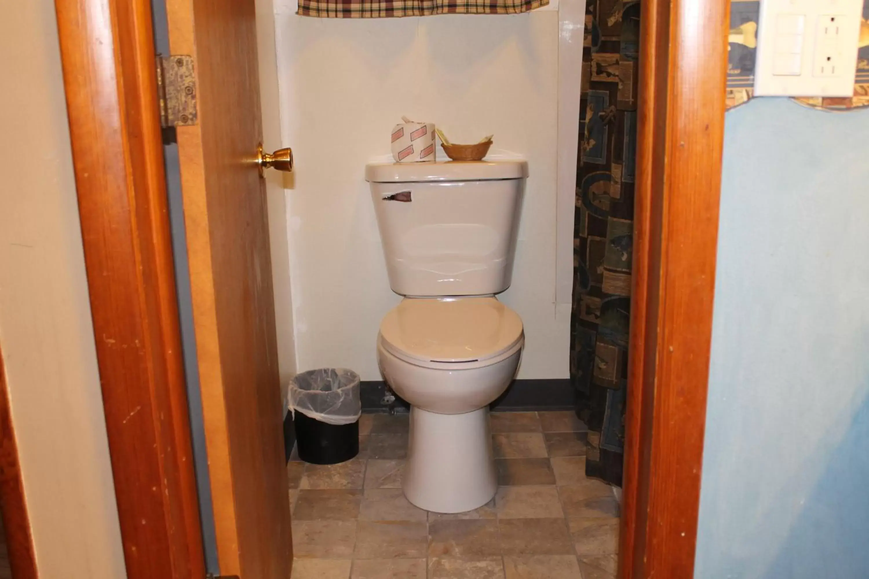 Toilet, Bathroom in Chateau Lodge