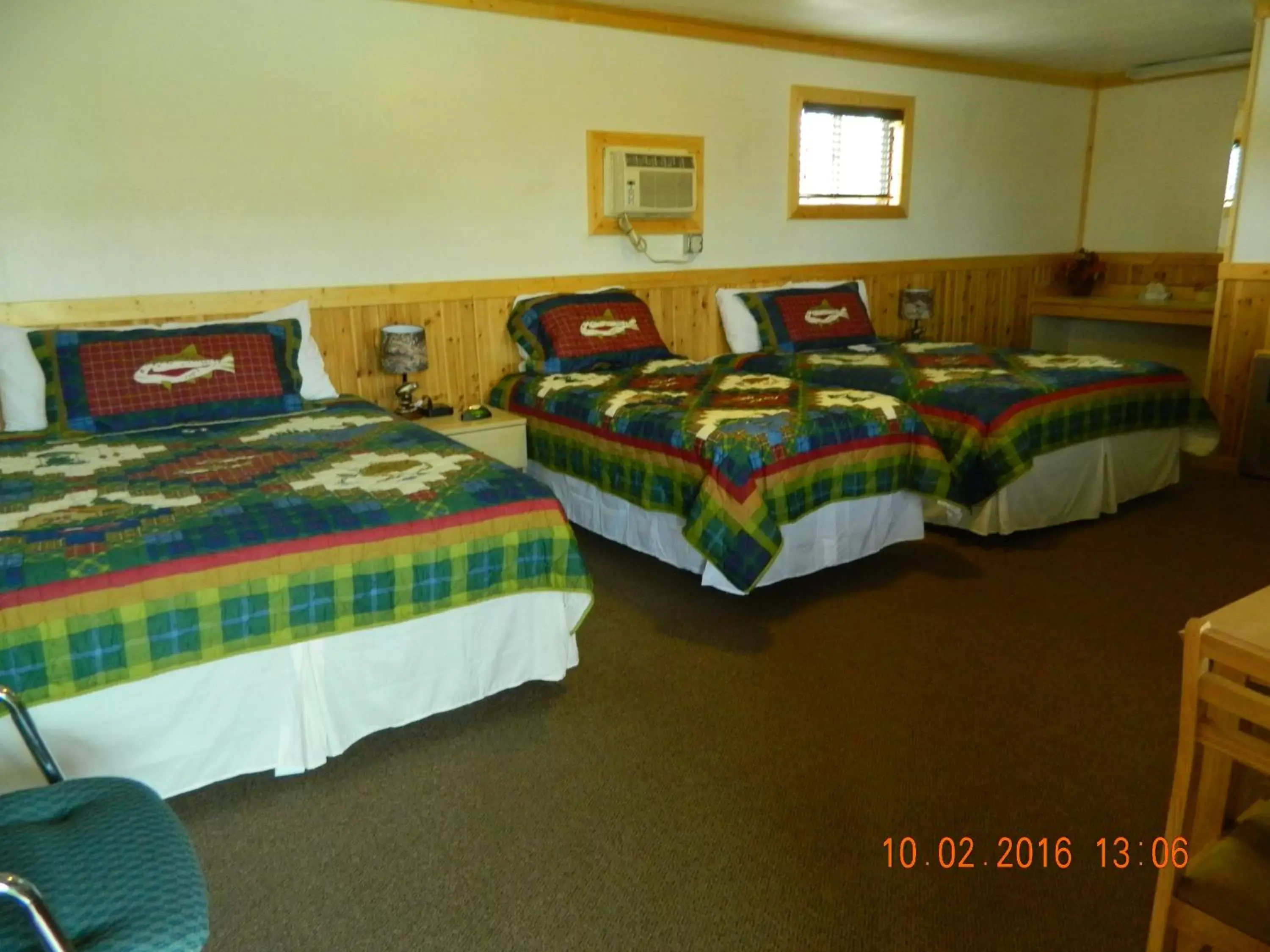 Bedroom, Bed in Country Motor Inn