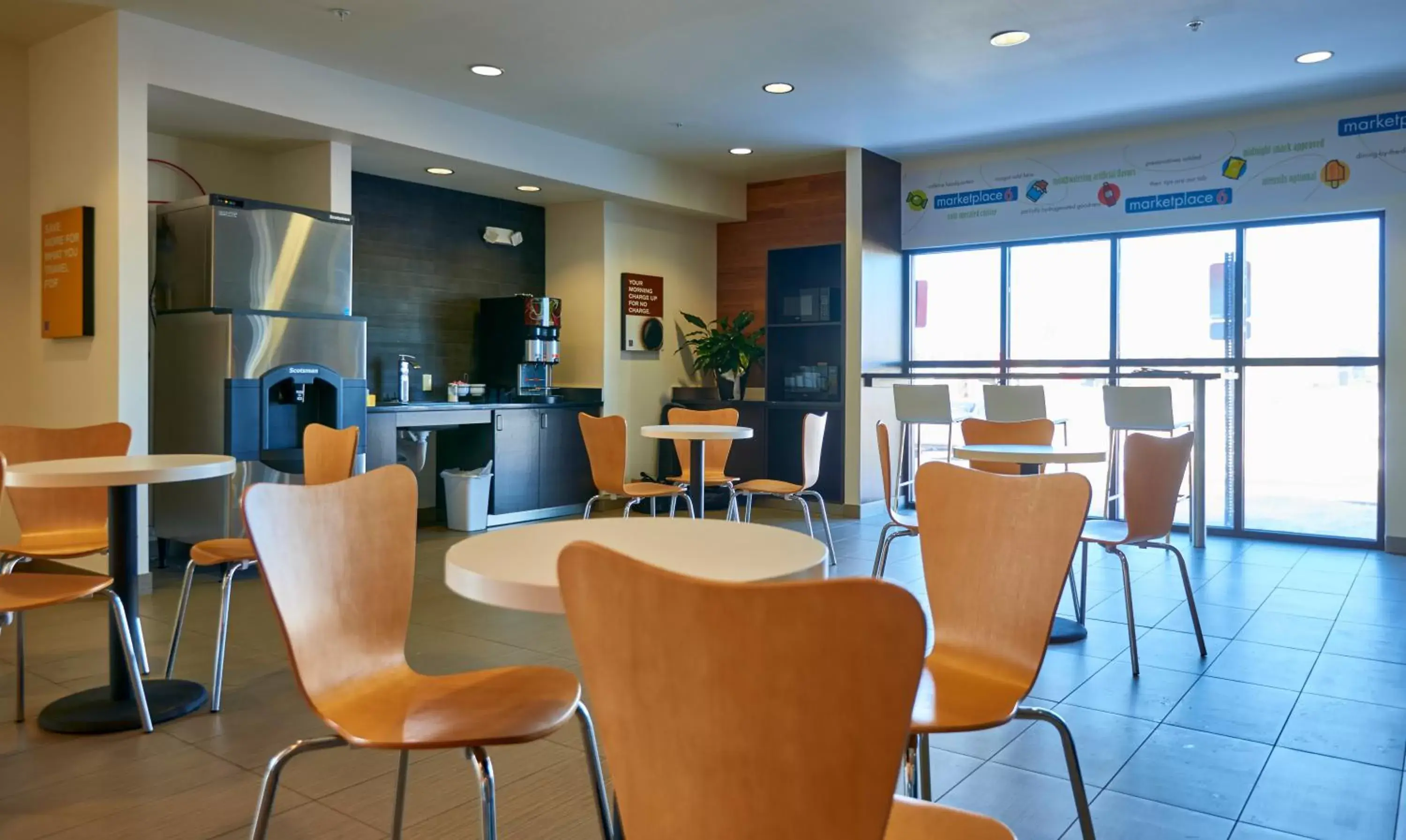 Lobby or reception, Lounge/Bar in Motel 6 Wilkes Barre Arena