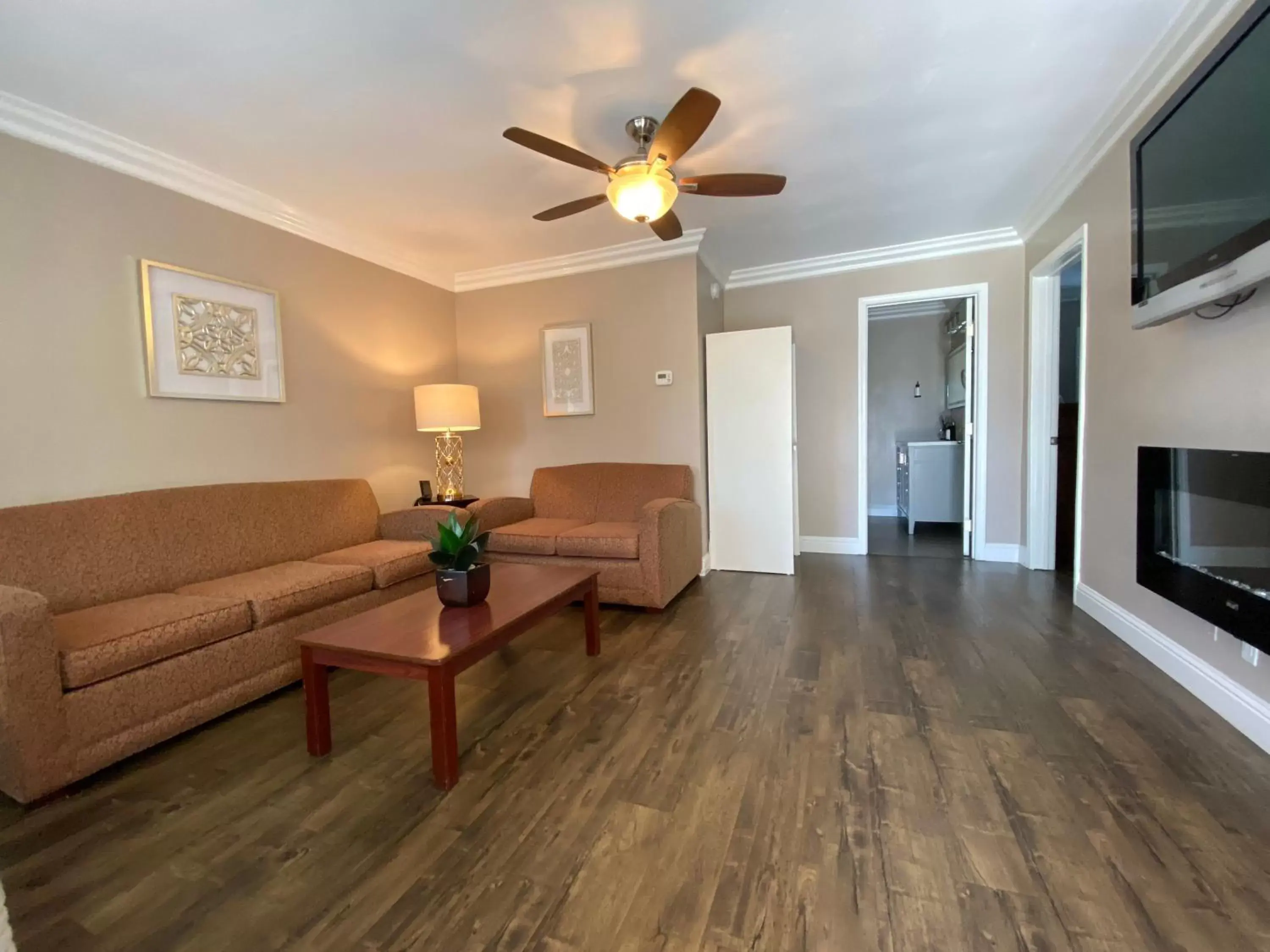 Living room, Seating Area in Travelodge by Wyndham Santa Maria