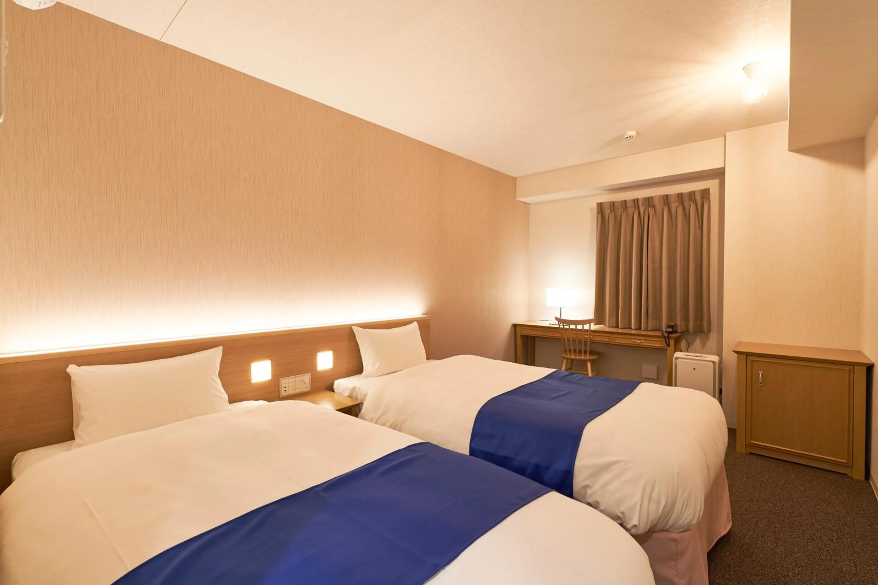 Photo of the whole room, Bed in Hotel Meriken Port Kobe Motomachi