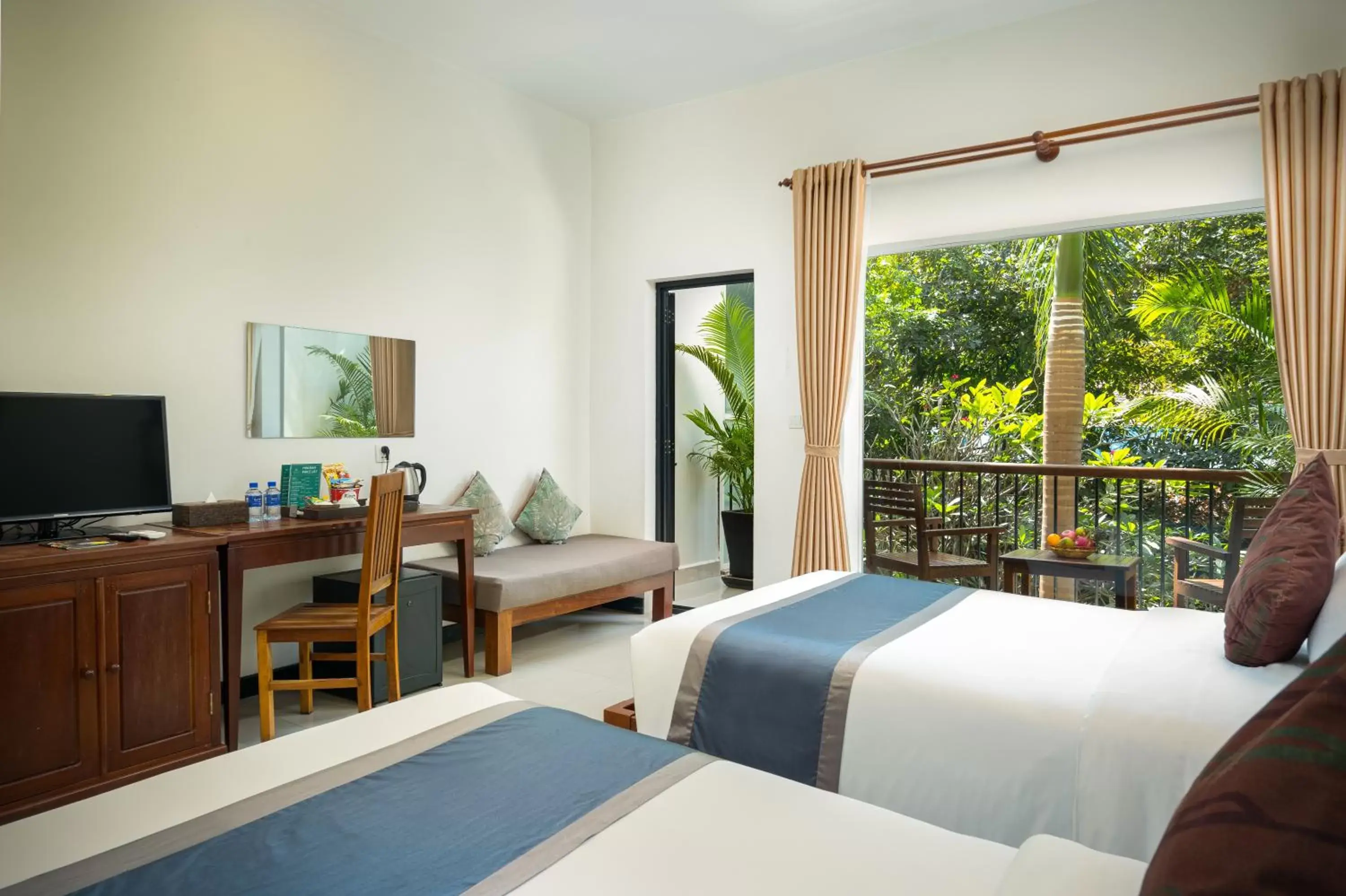 Photo of the whole room, Bed in Landing Gold by Amatak Photo of the whole room, Bed in Landing Gold by Amatak