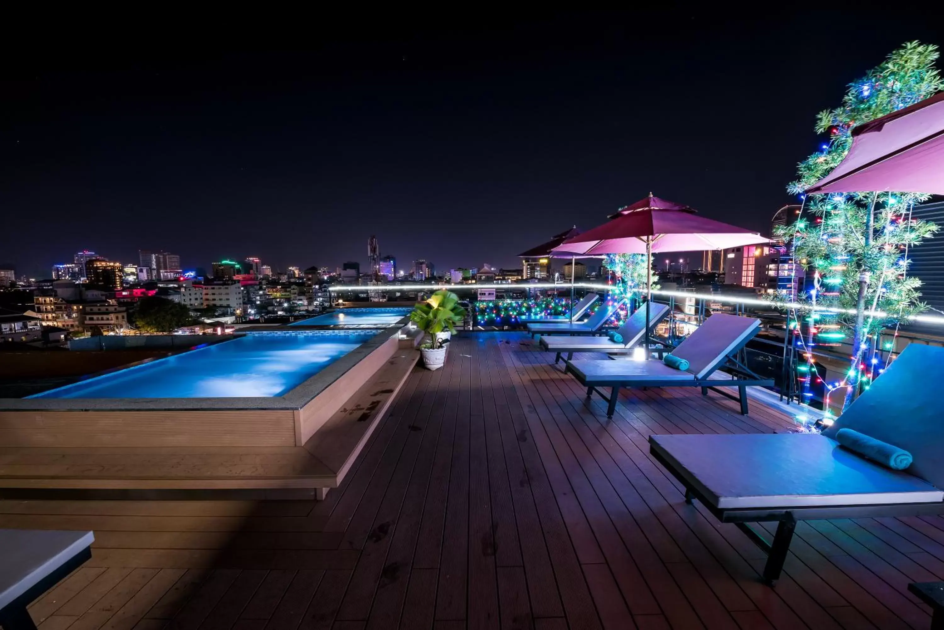 Hot Tub, Swimming Pool in Ohana Phnom Penh Palace Hotel