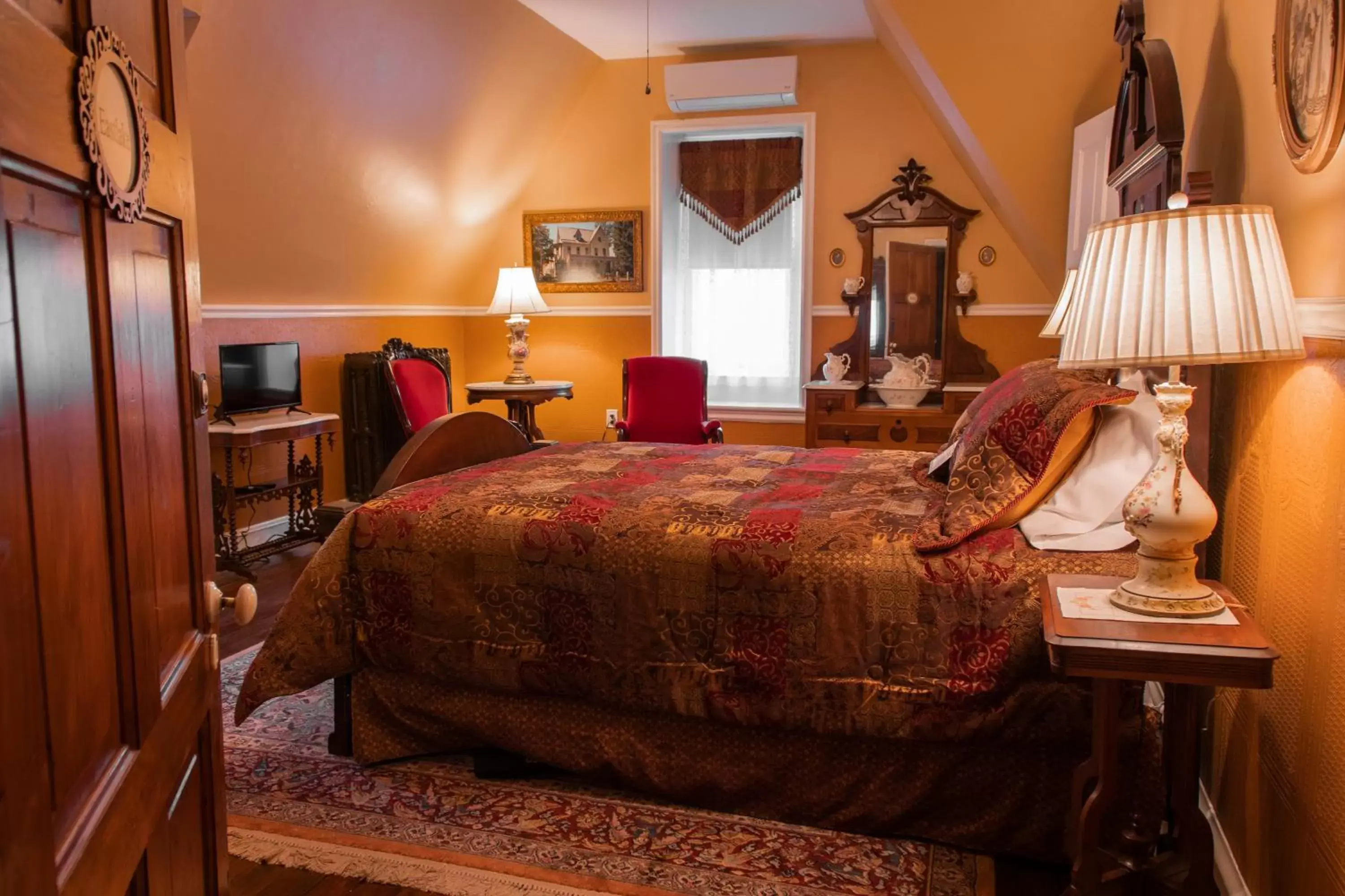 Bedroom, Bed in Gifford-Risley House Bed and Breakfast