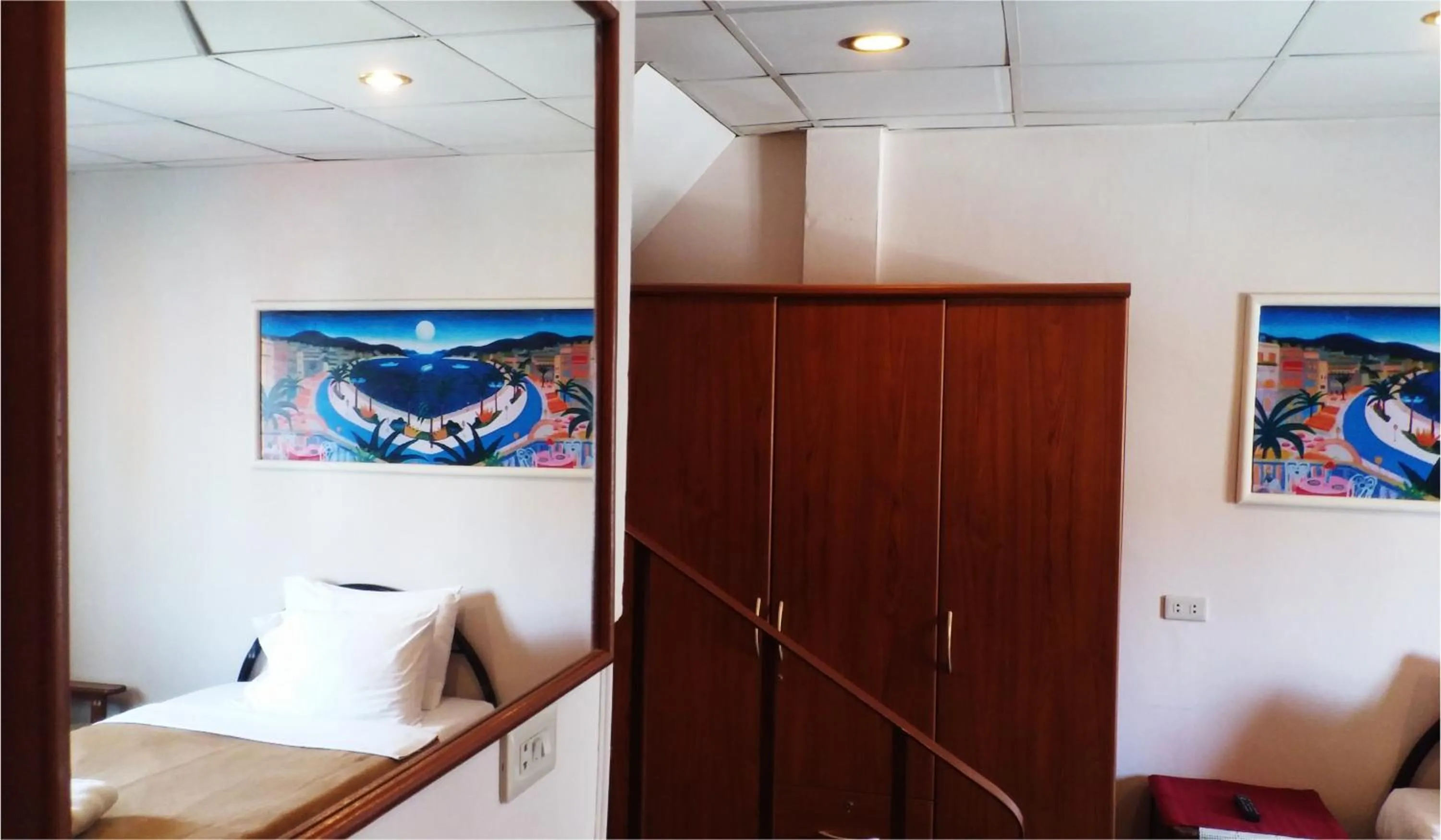 Bedroom in Karon Cafe Inn