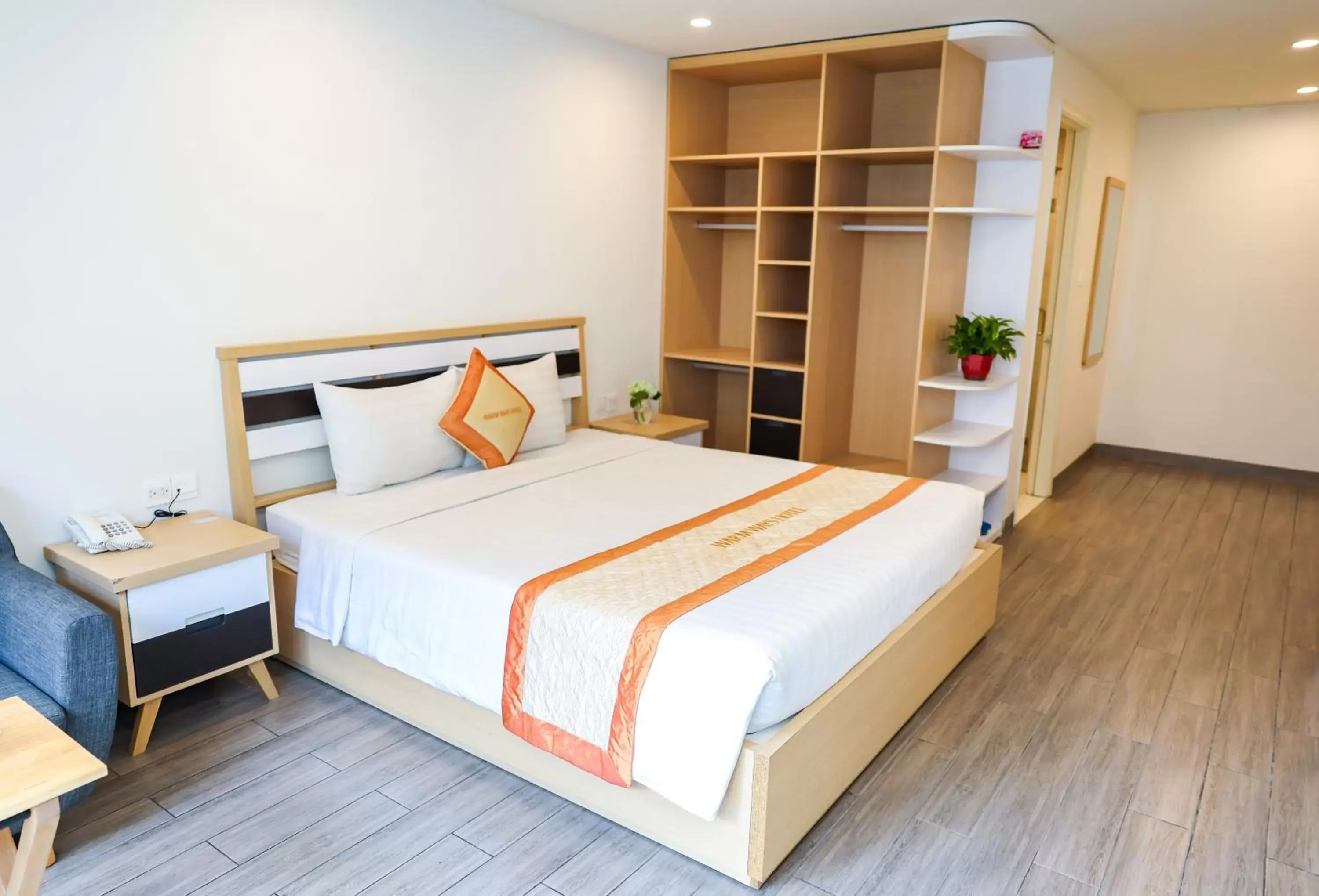 King Suite with Balcony in Warm Ways 3 Hotel & Serviced Apartments King Suite with Balcony in Warm Ways 3 Hotel & Serviced Apartments