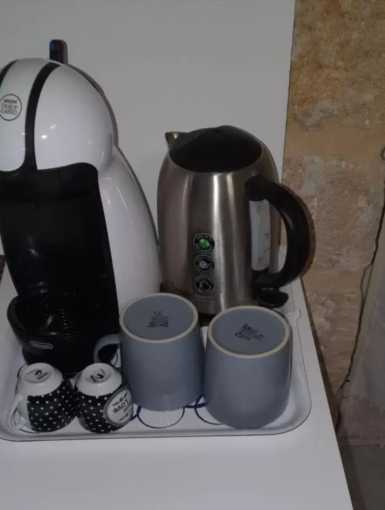 Coffee/Tea Facilities in GARDEN HOUSE: APARTMENTS AND ROOMS FOR HOLIDAYS