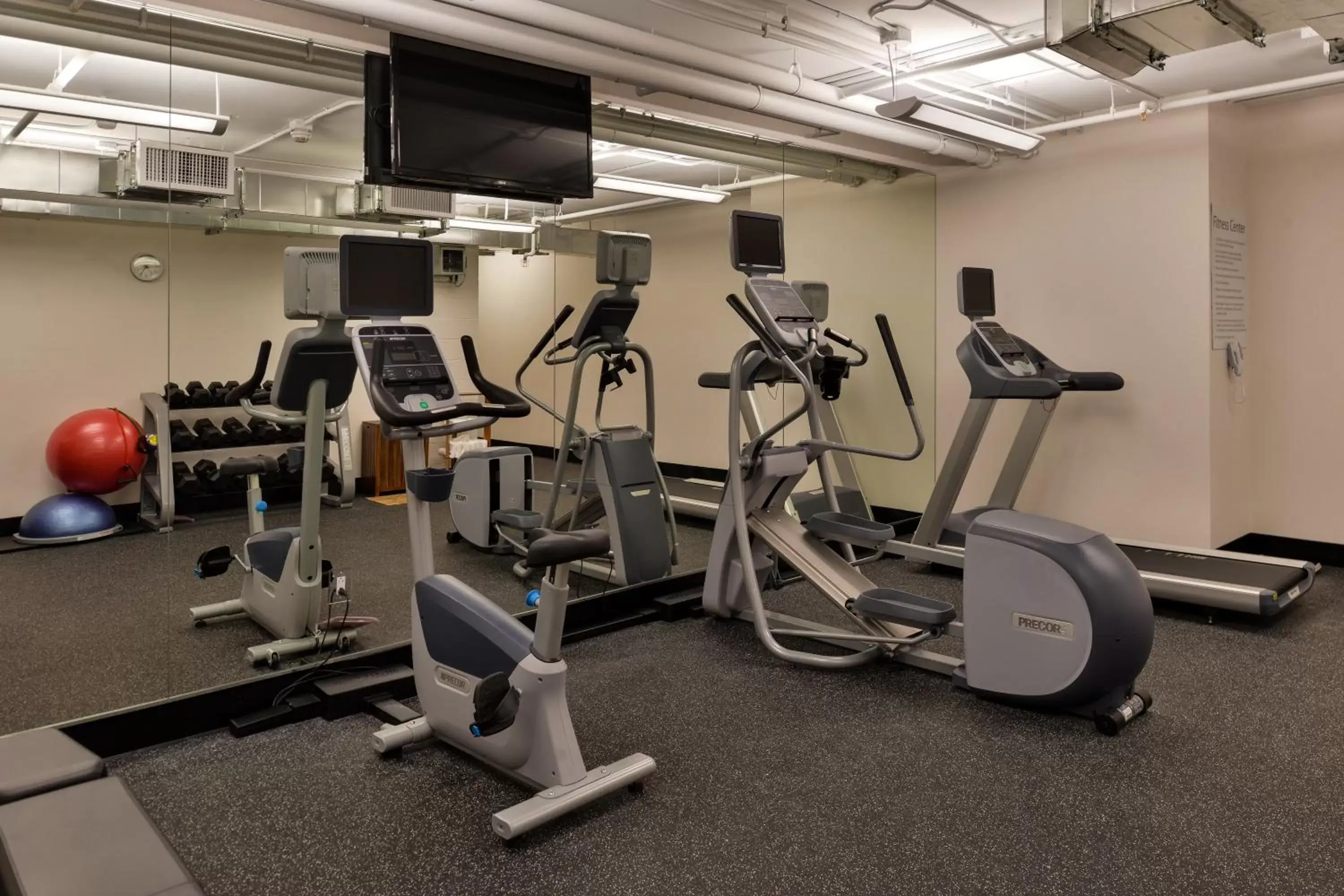 Spa and wellness centre/facilities, Fitness Center/Facilities in Holiday Inn Express & Suites San Diego - Mission Valley, an IHG Hotel