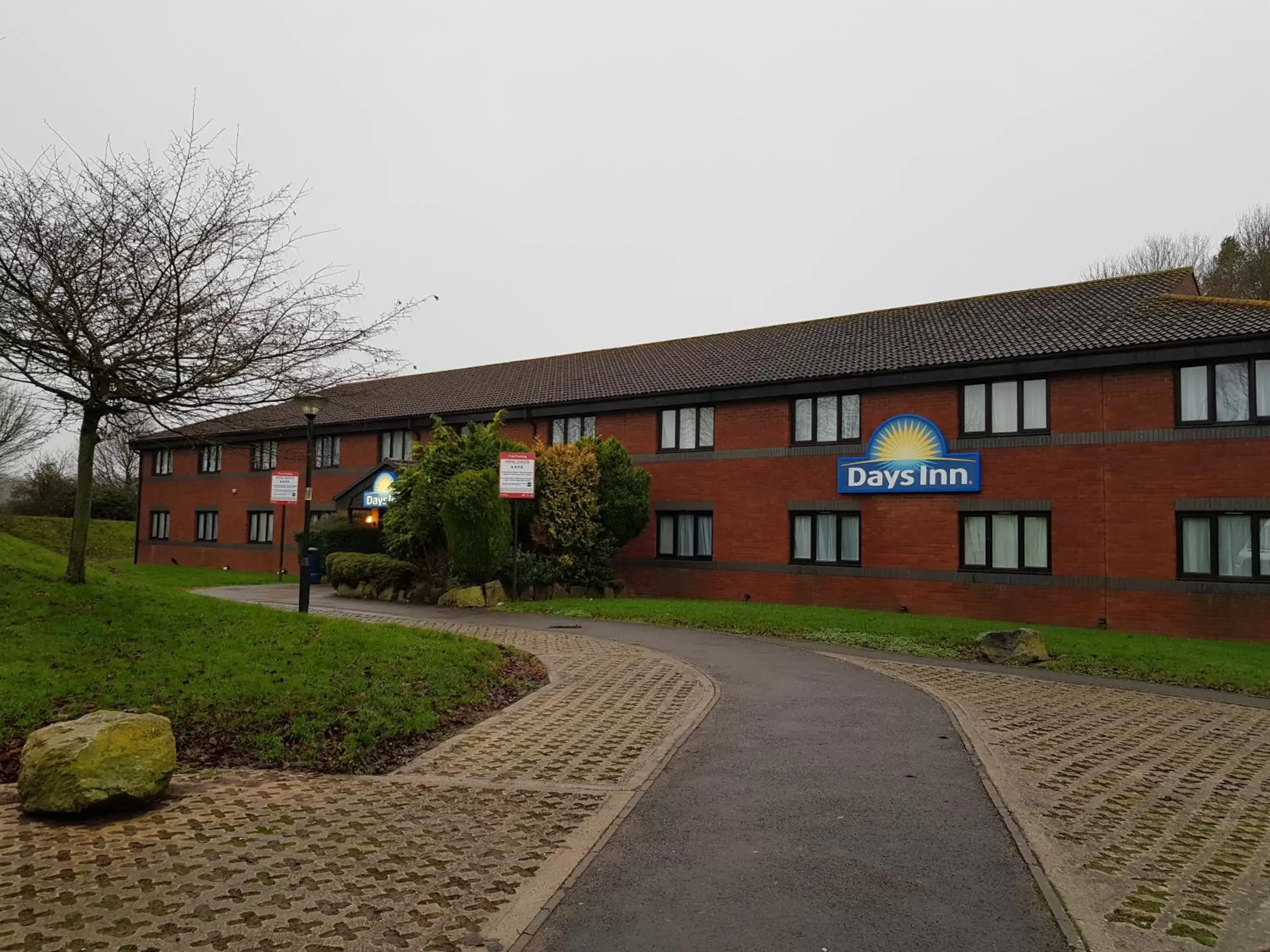 Property Building in Days Inn Hotel Membury