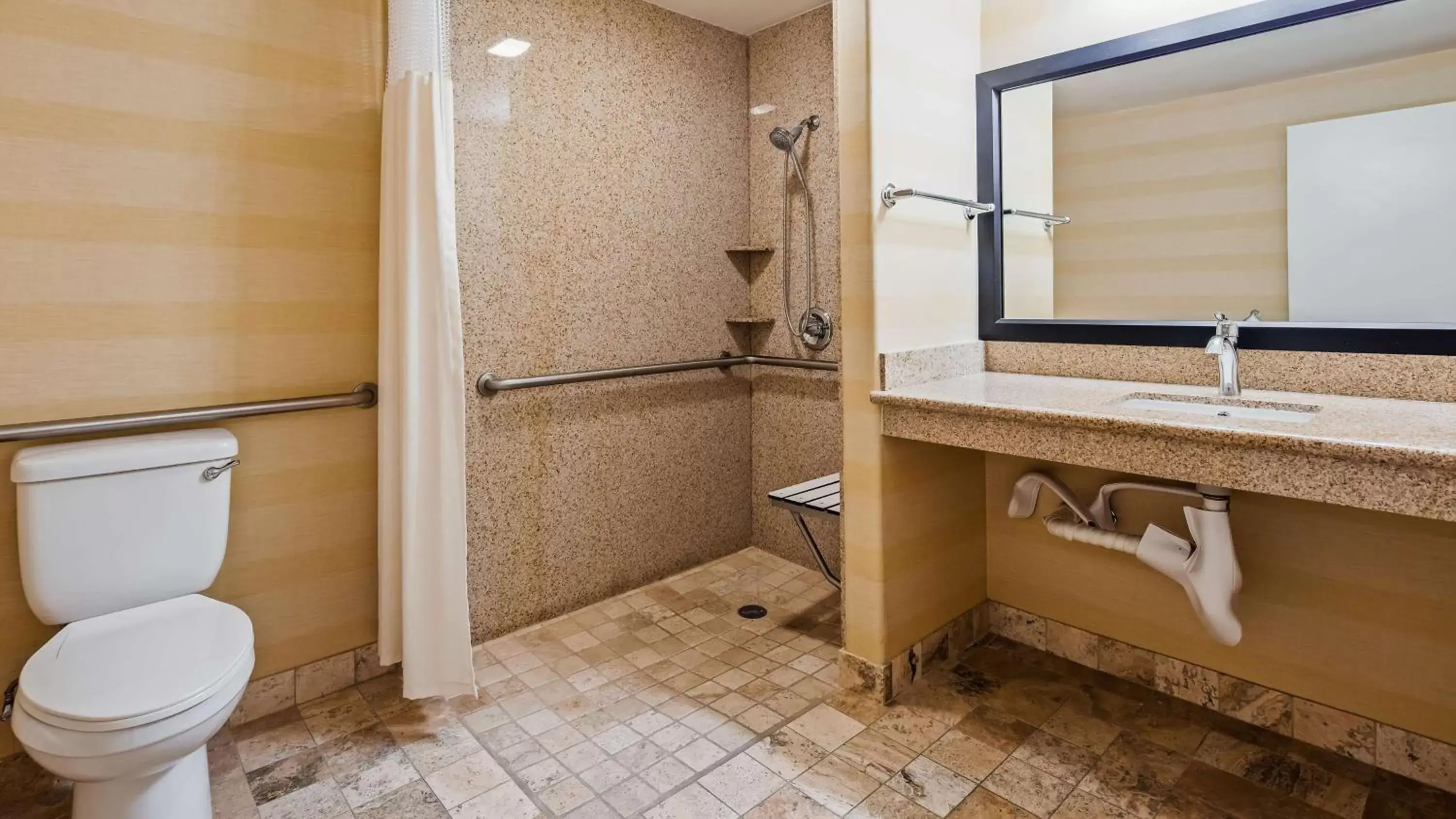 Bathroom in Best Western Date Tree Hotel