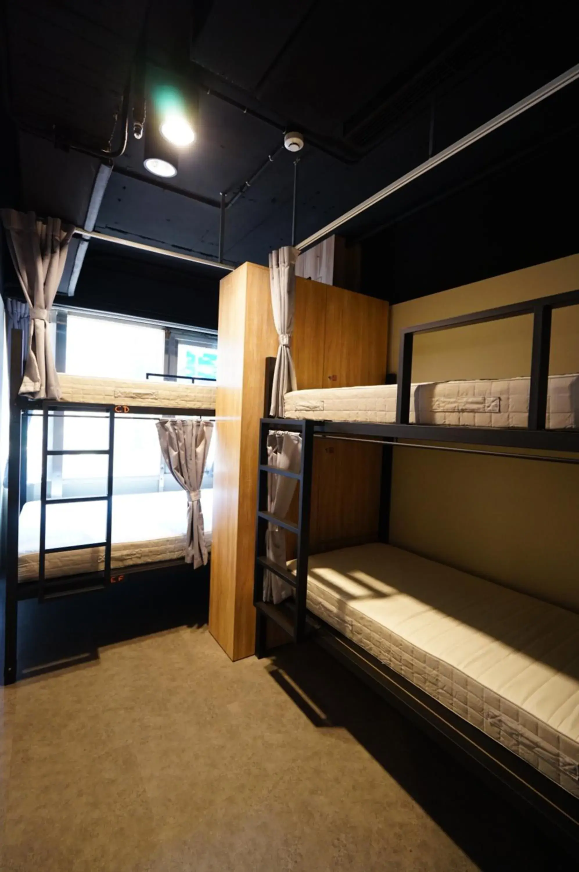 Photo of the whole room, Bunk Bed in Cavemen Hostel Taipei Station Youth Branch