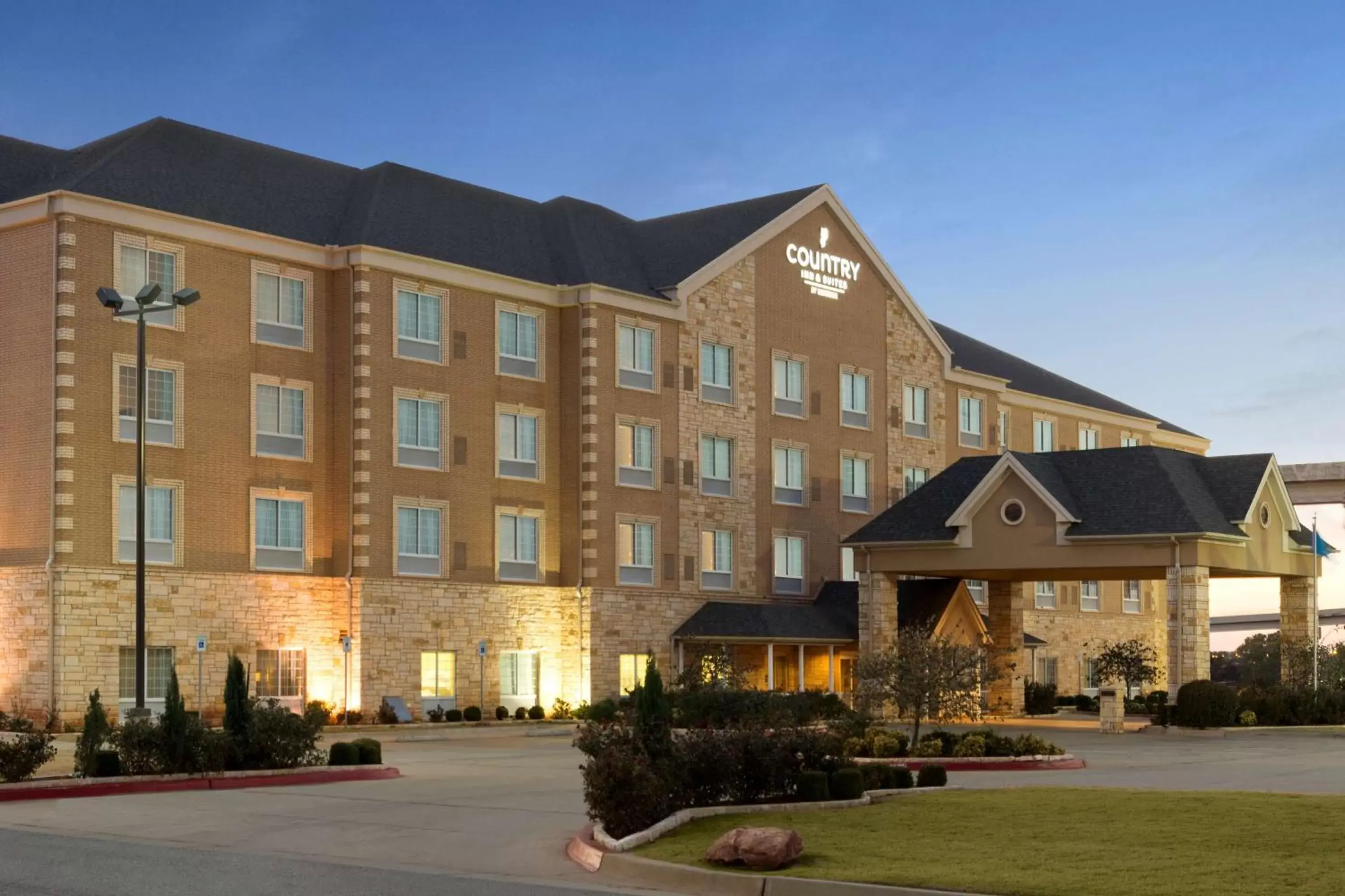 Property Building in Country Inn & Suites by Radisson, Oklahoma City - Quail Springs, OK