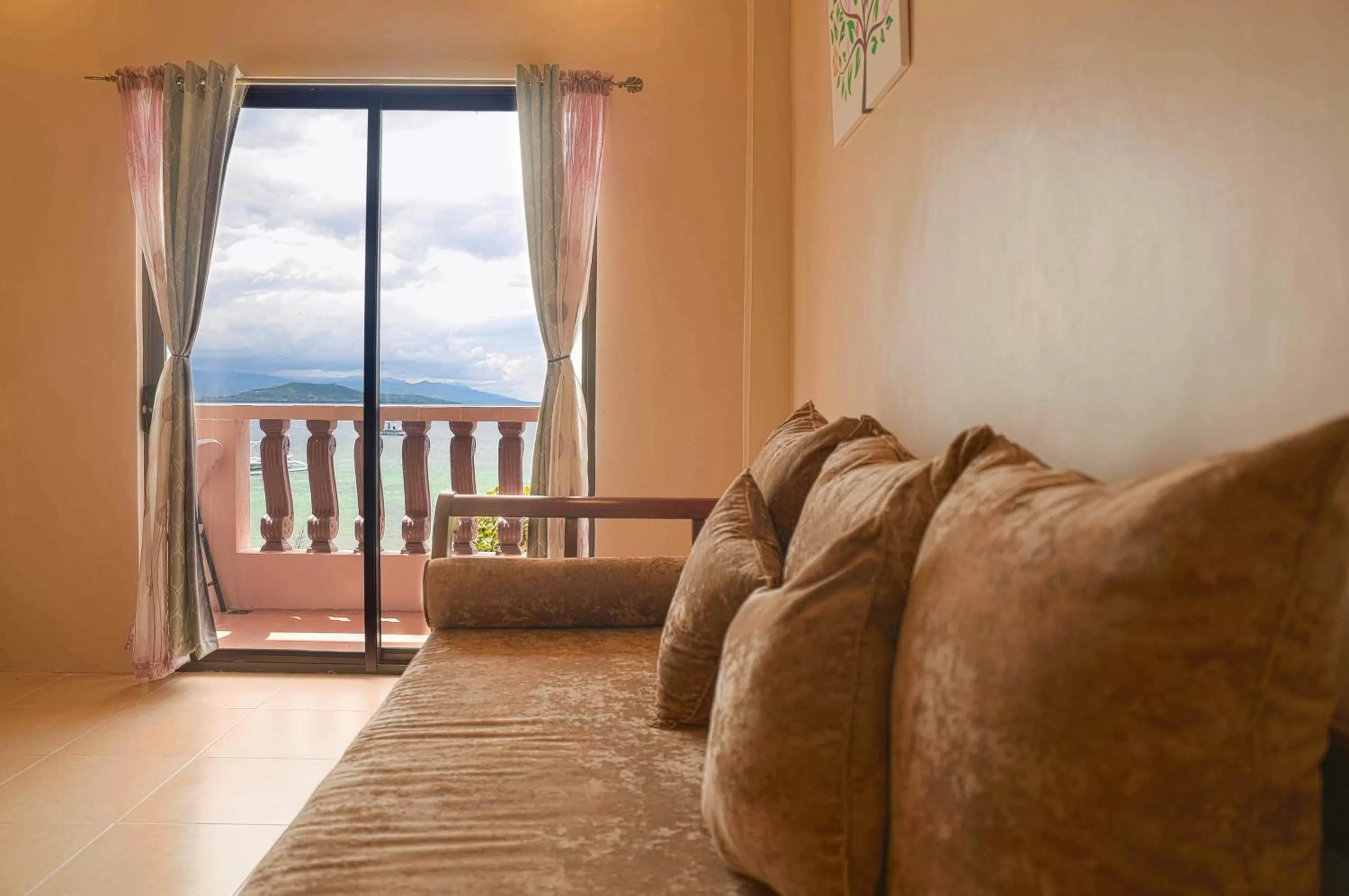 Bed in Turtle Bay Dive Resort