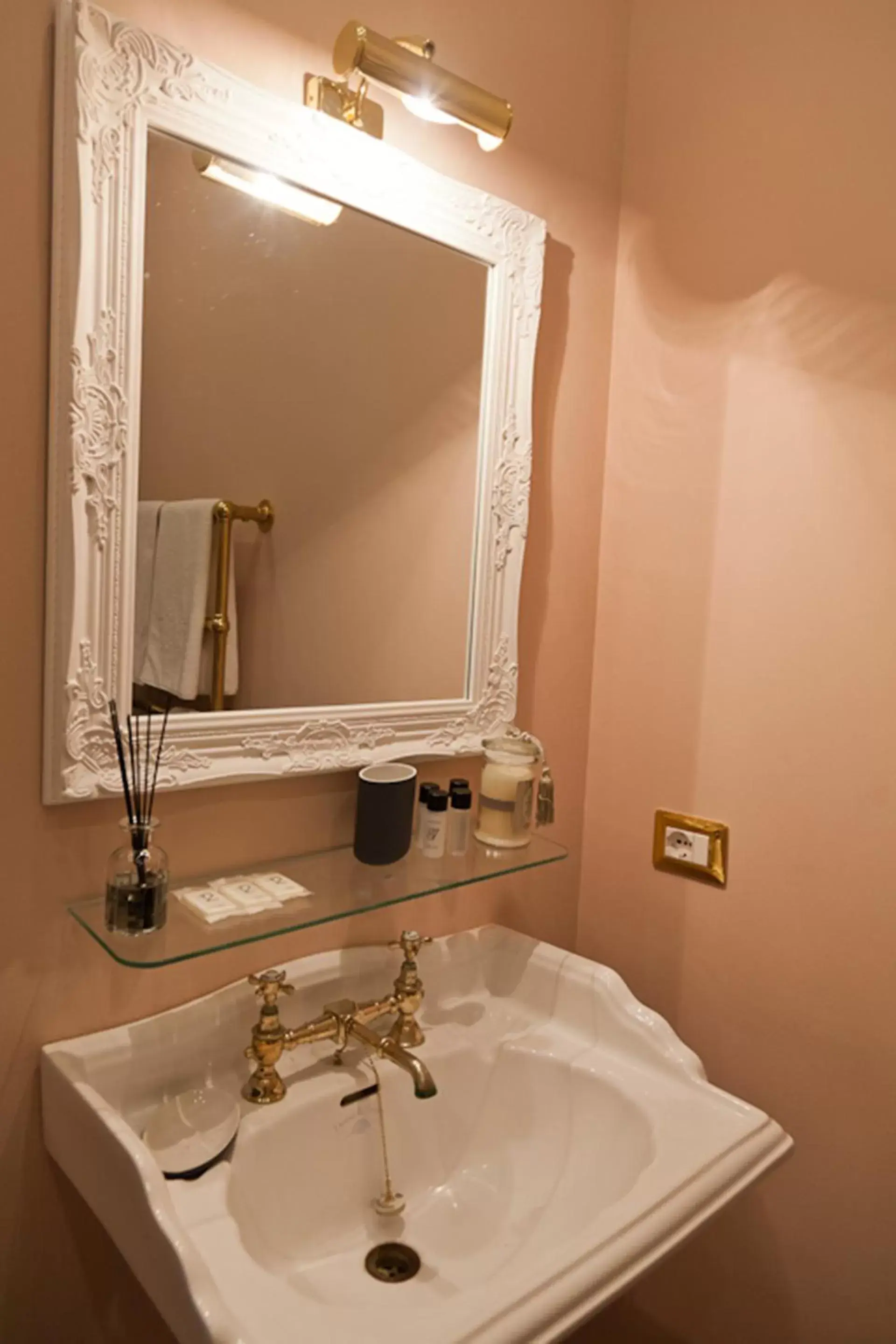 Toilet, Bathroom in Relais Montemaggiore