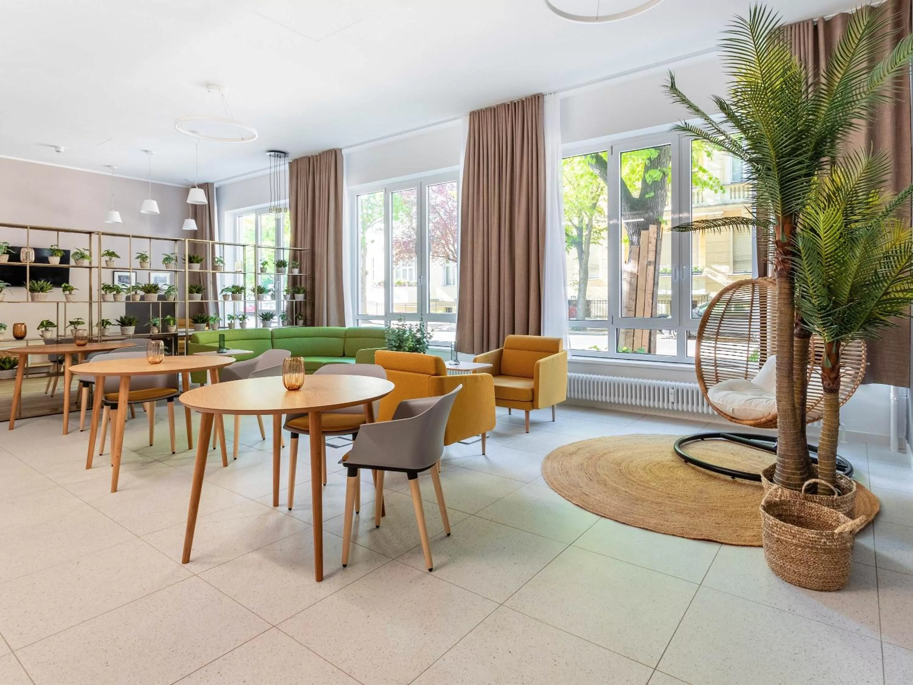 Communal lounge/ TV room in Limehome Berlin Luise Henriette Str - Digital Access