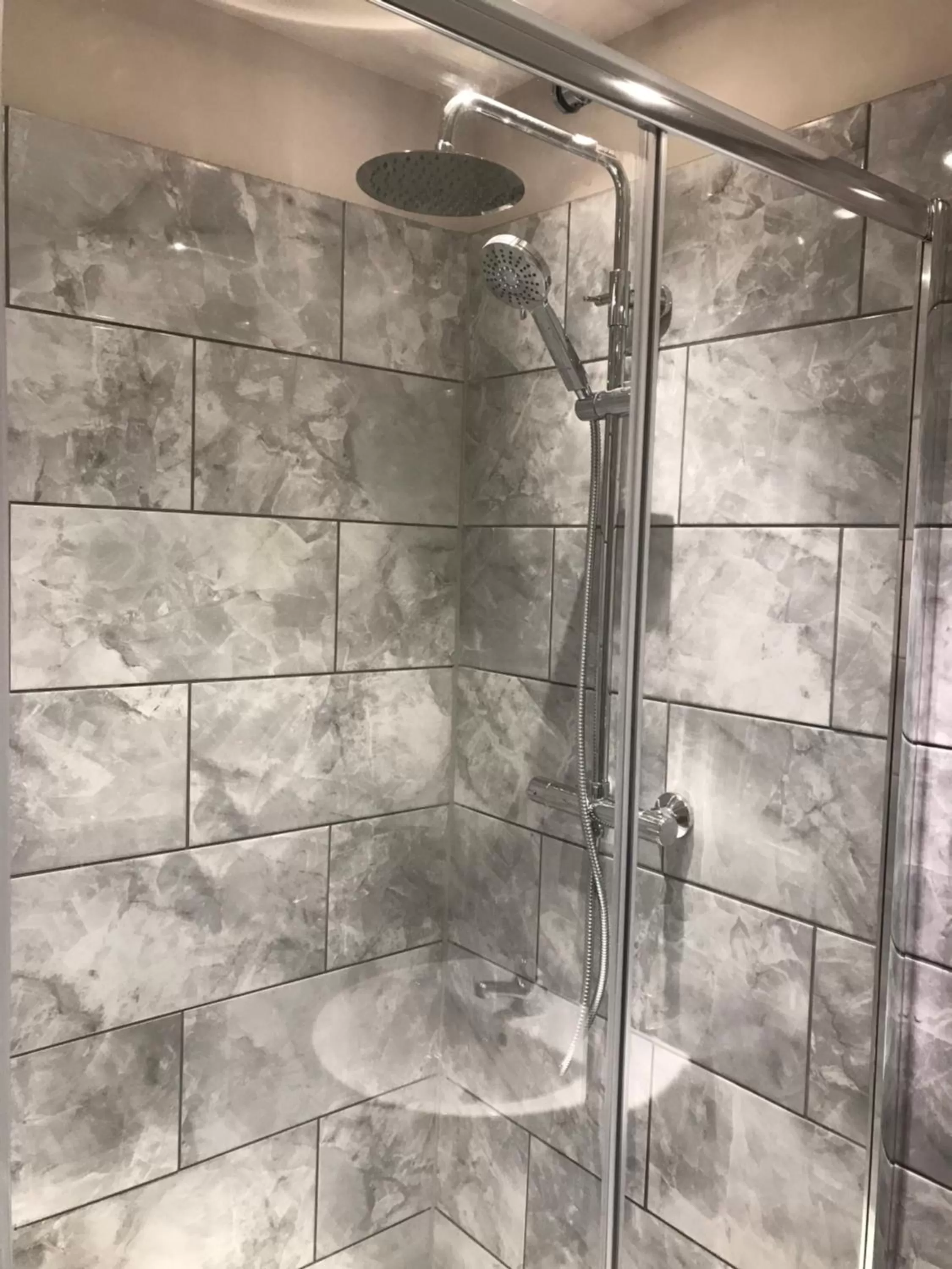 Shower in St Andrews house Hotel