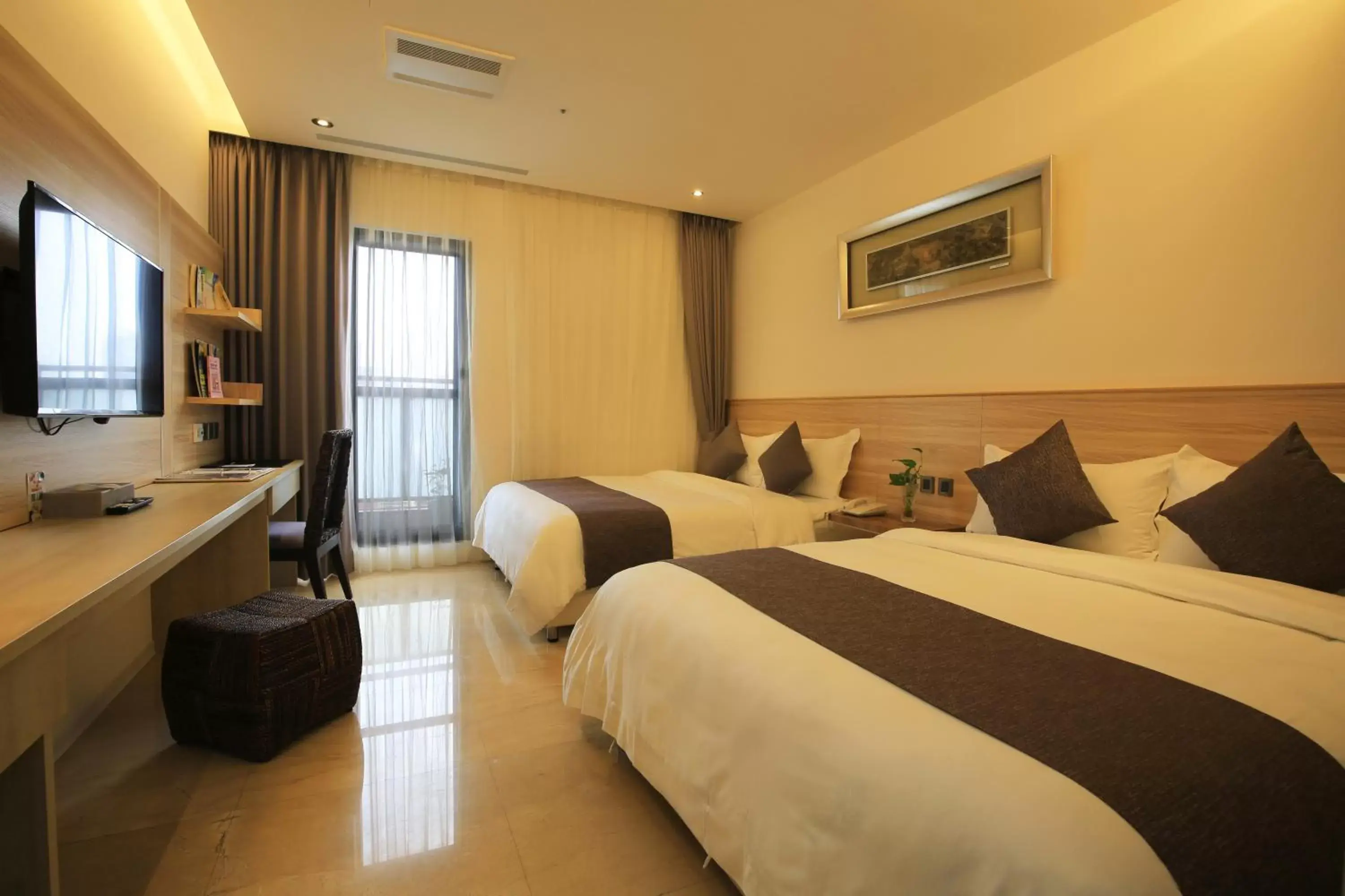 Photo of the whole room, Bed in Darlon Hotel Photo of the whole room, Bed in Darlon Hotel