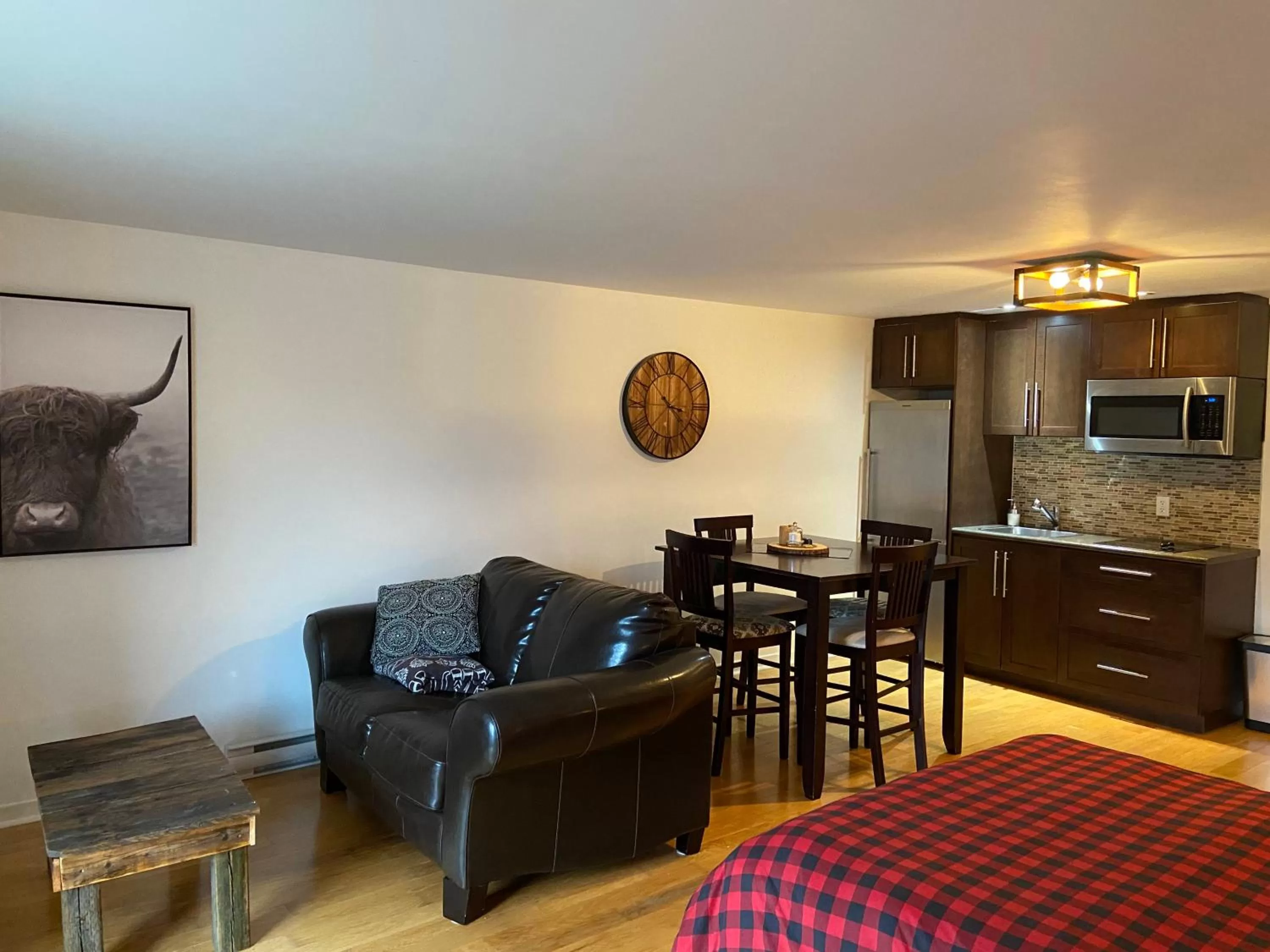 Seating Area in Condo-loft avec cuisinette