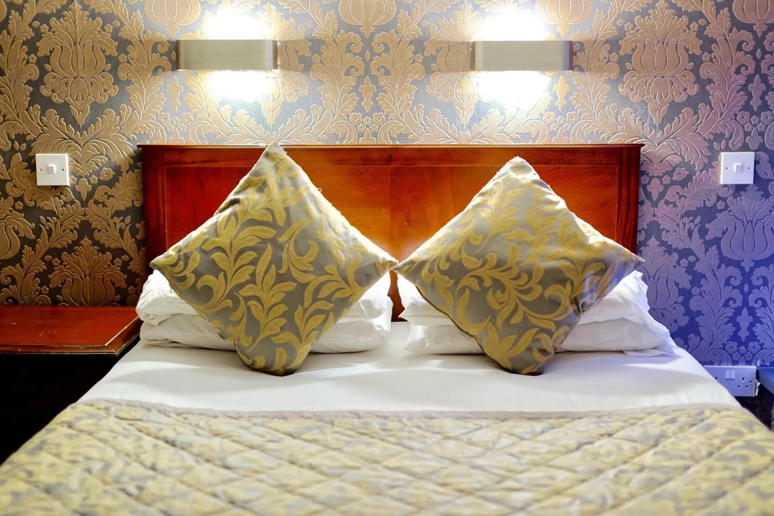 Bed in Grainger Hotel