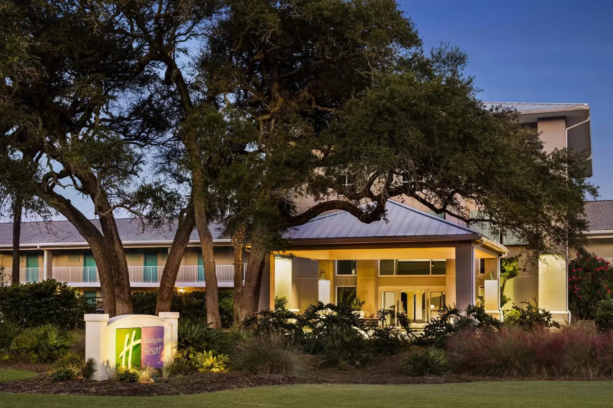 Property Building in Holiday Inn Resort Jekyll Island, an IHG Hotel