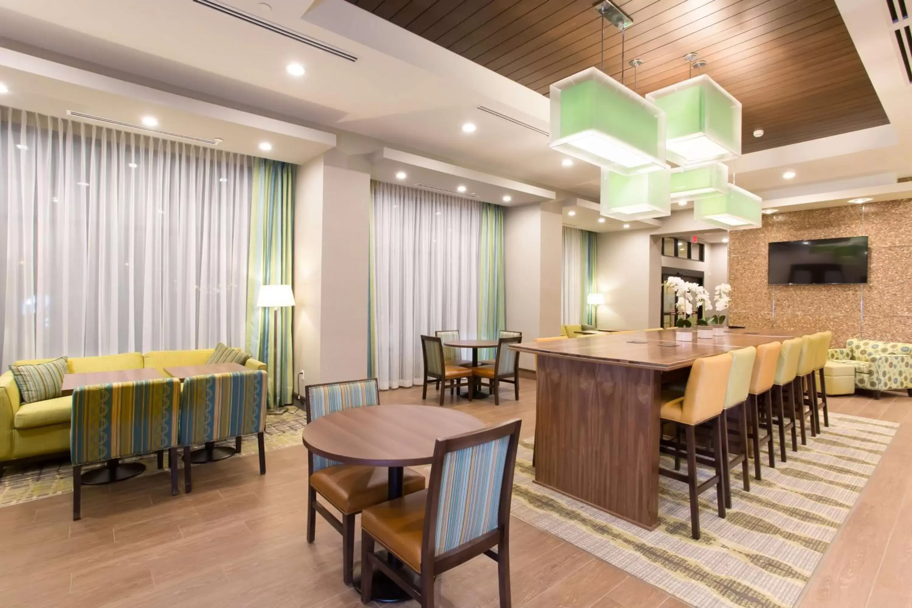 Lobby or reception, Restaurant/Places to Eat in Hampton Inn by Hilton Lloydminster