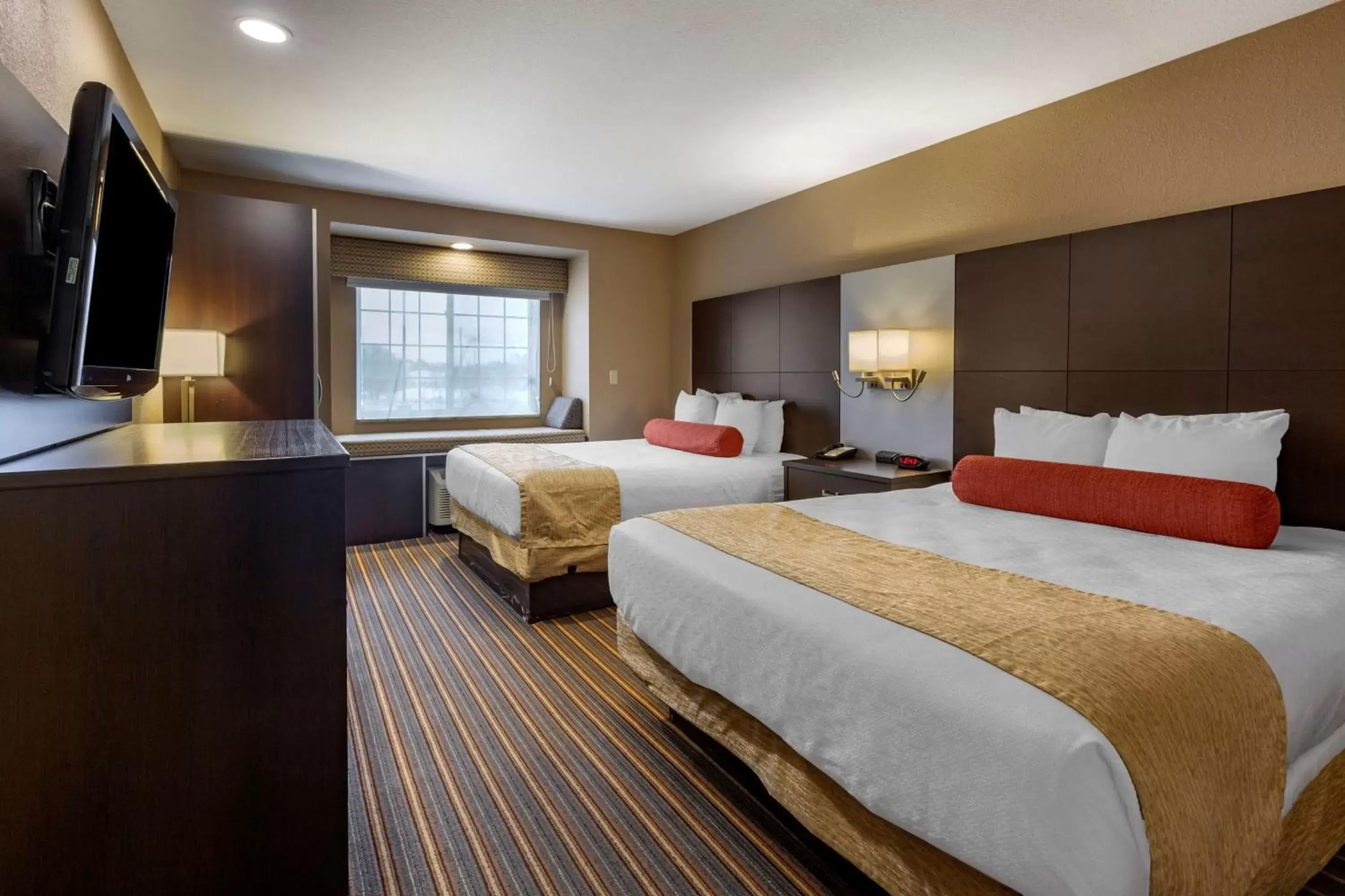 Bedroom, Bed in Best Western Plus Woodstock Inn & Suites