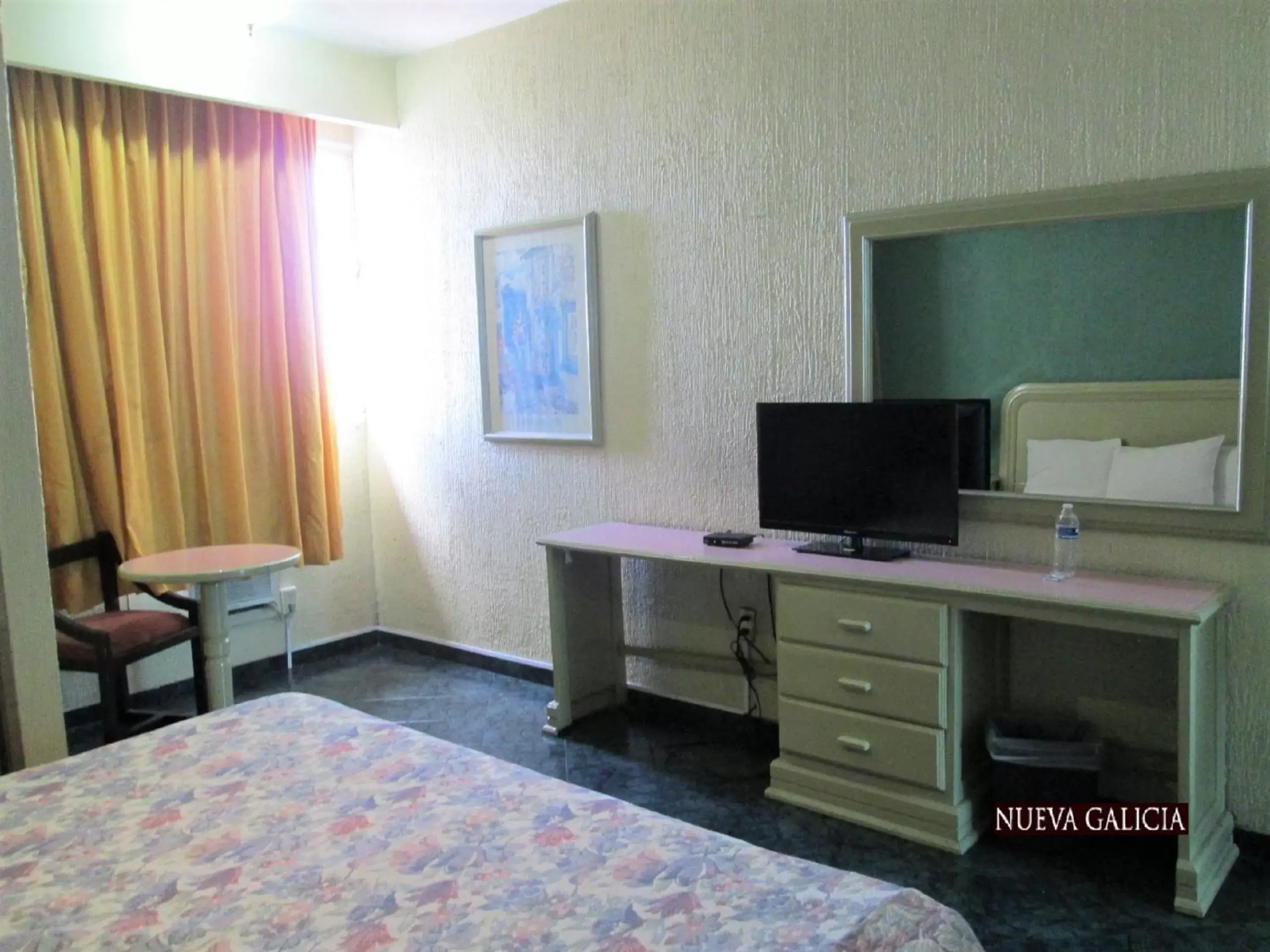 Bedroom, TV/Entertainment Center in Hotel Nueva Galicia