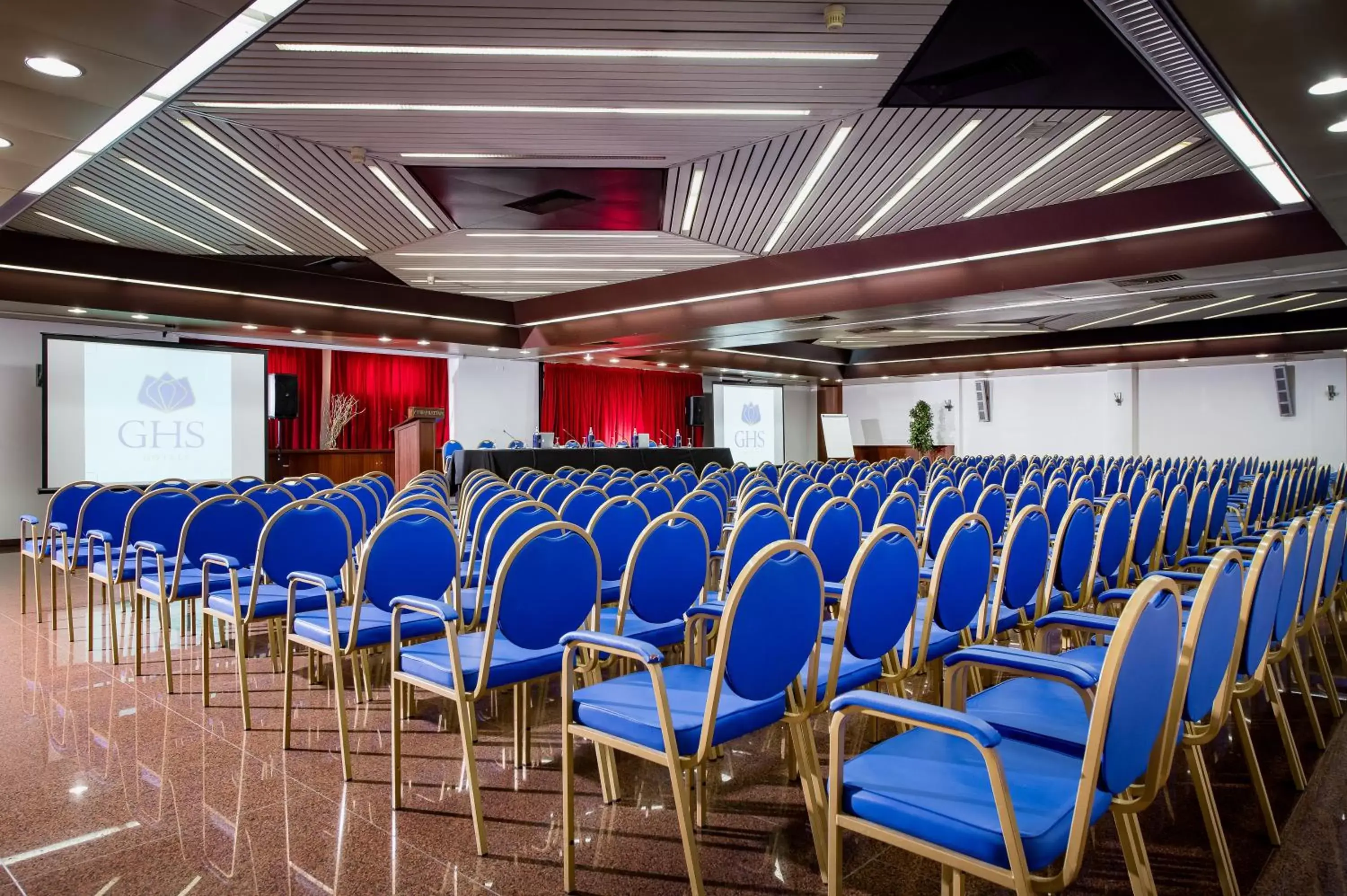 Business facilities in Astoria Palace Hotel