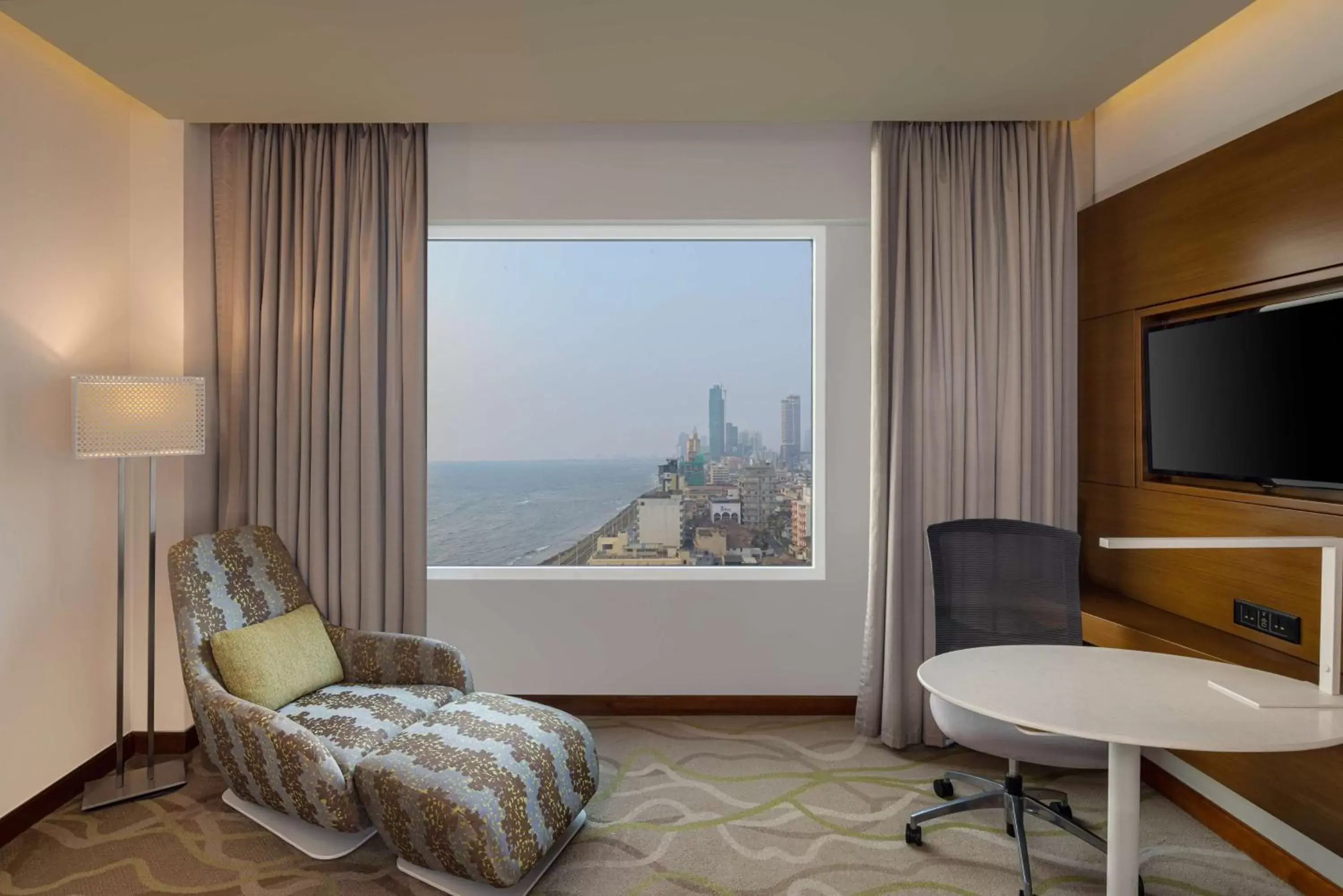 Bedroom, Seating Area in Radisson Hotel Colombo