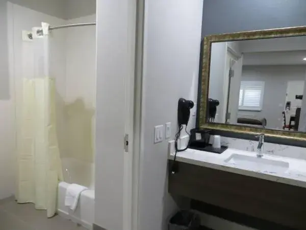 Bathroom in Grand Villa Inn & Suites Westchase