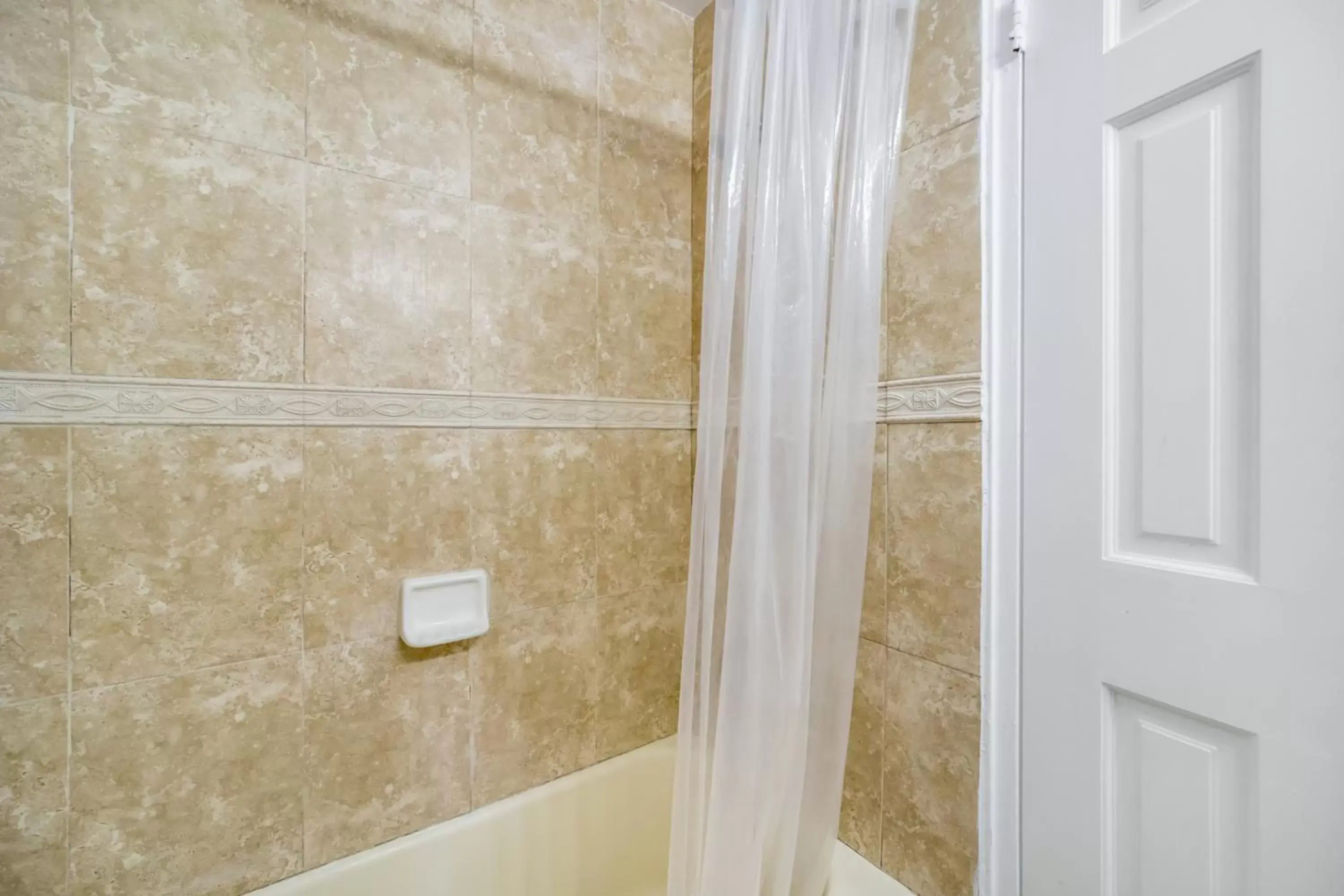 Shower, Bathroom in Starlite Hotel