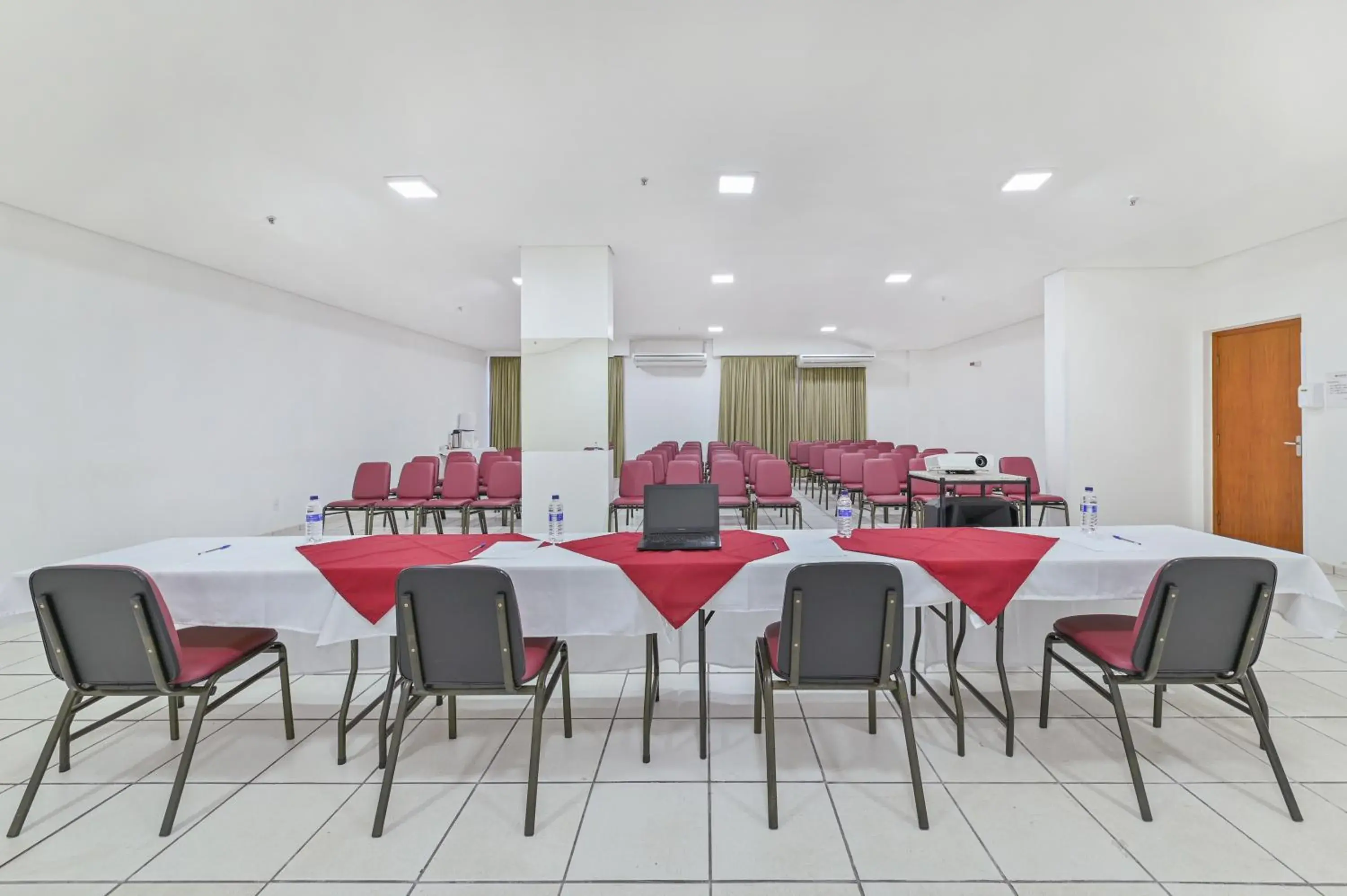 Meeting/conference room in Nacional Inn Limeira