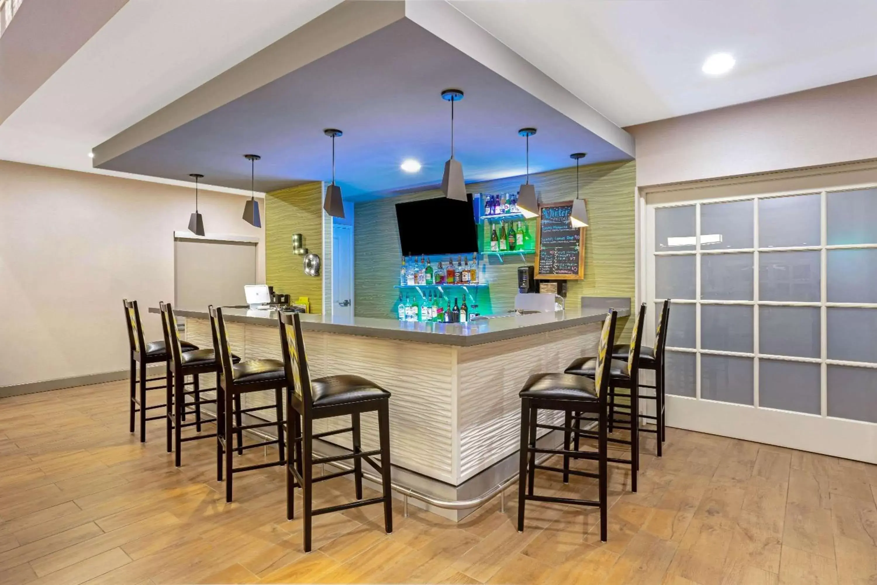 Lounge or bar, Dining Area in La Quinta by Wyndham Tumwater - Olympia