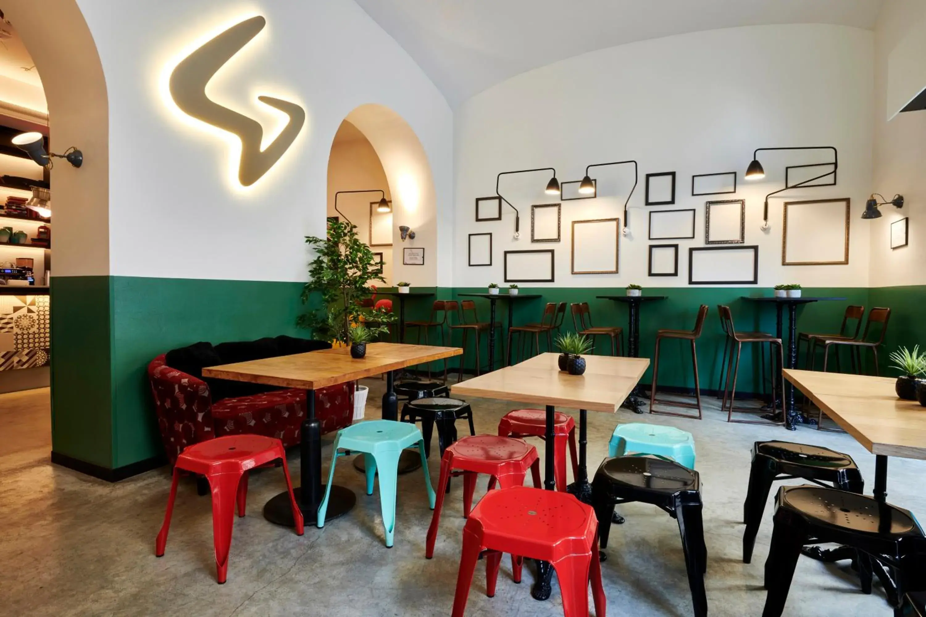 Communal lounge/ TV room, Restaurant/Places to Eat in Generator Rome