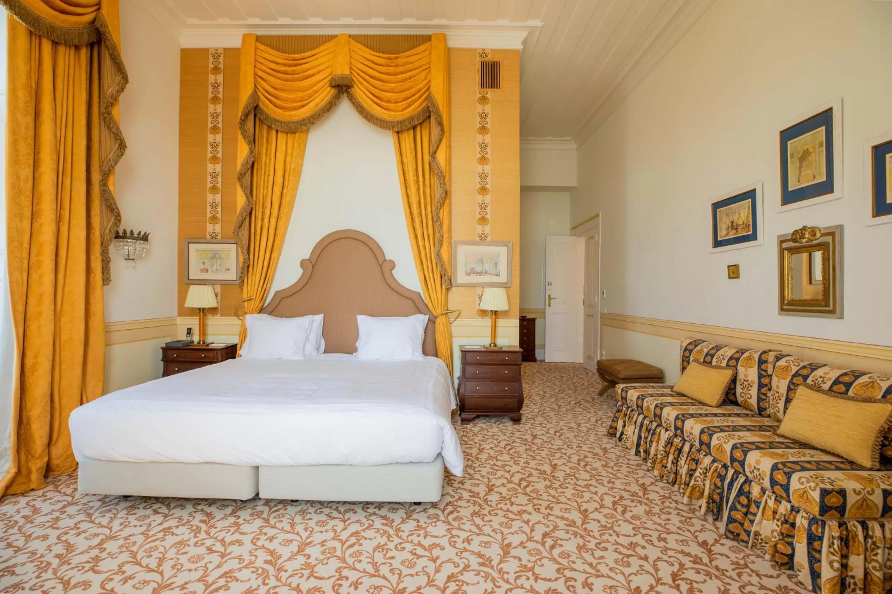 Bed in Estoril Vintage Hotel