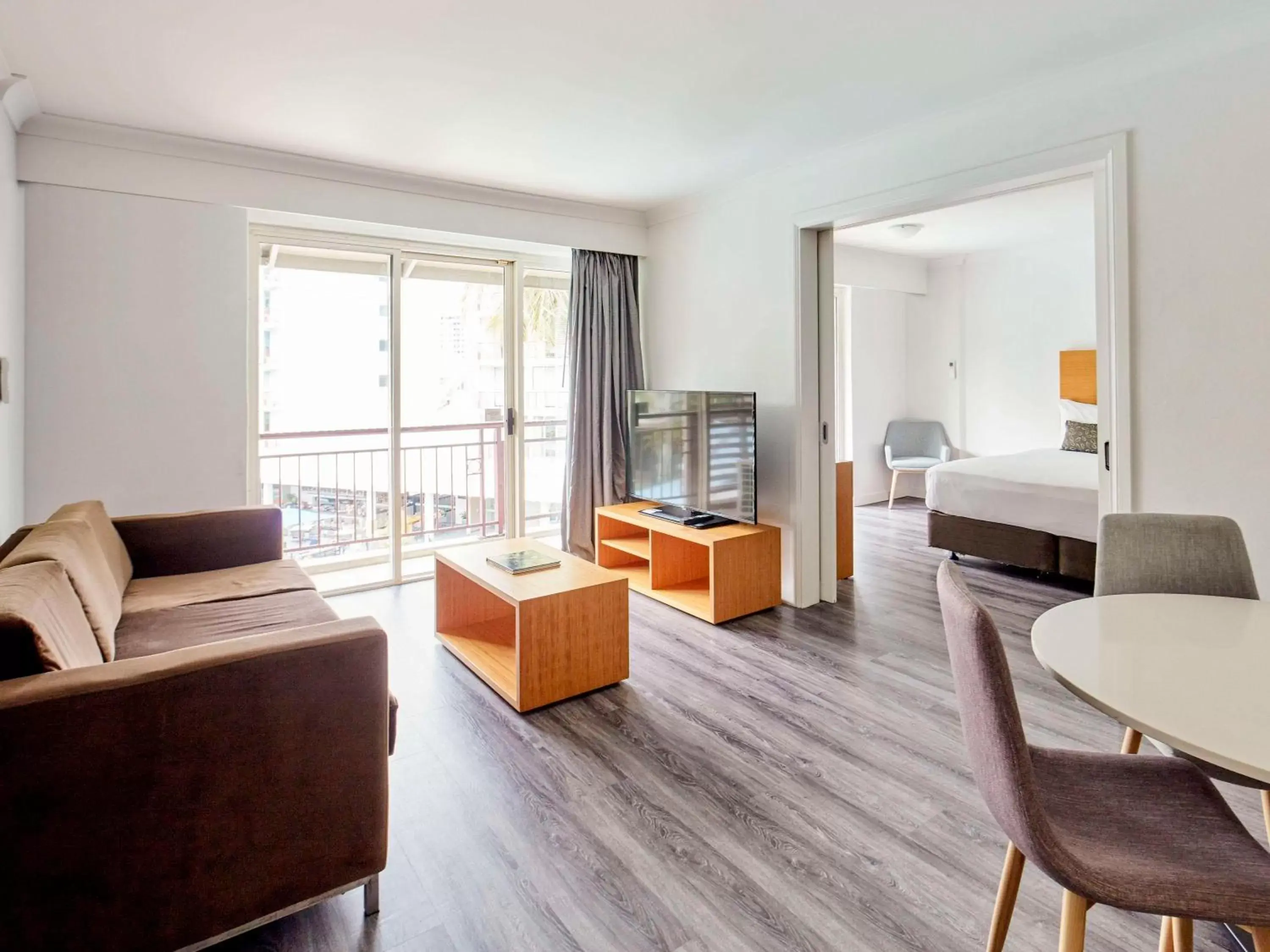 Bedroom, Seating Area in Novotel Cairns Oasis Resort