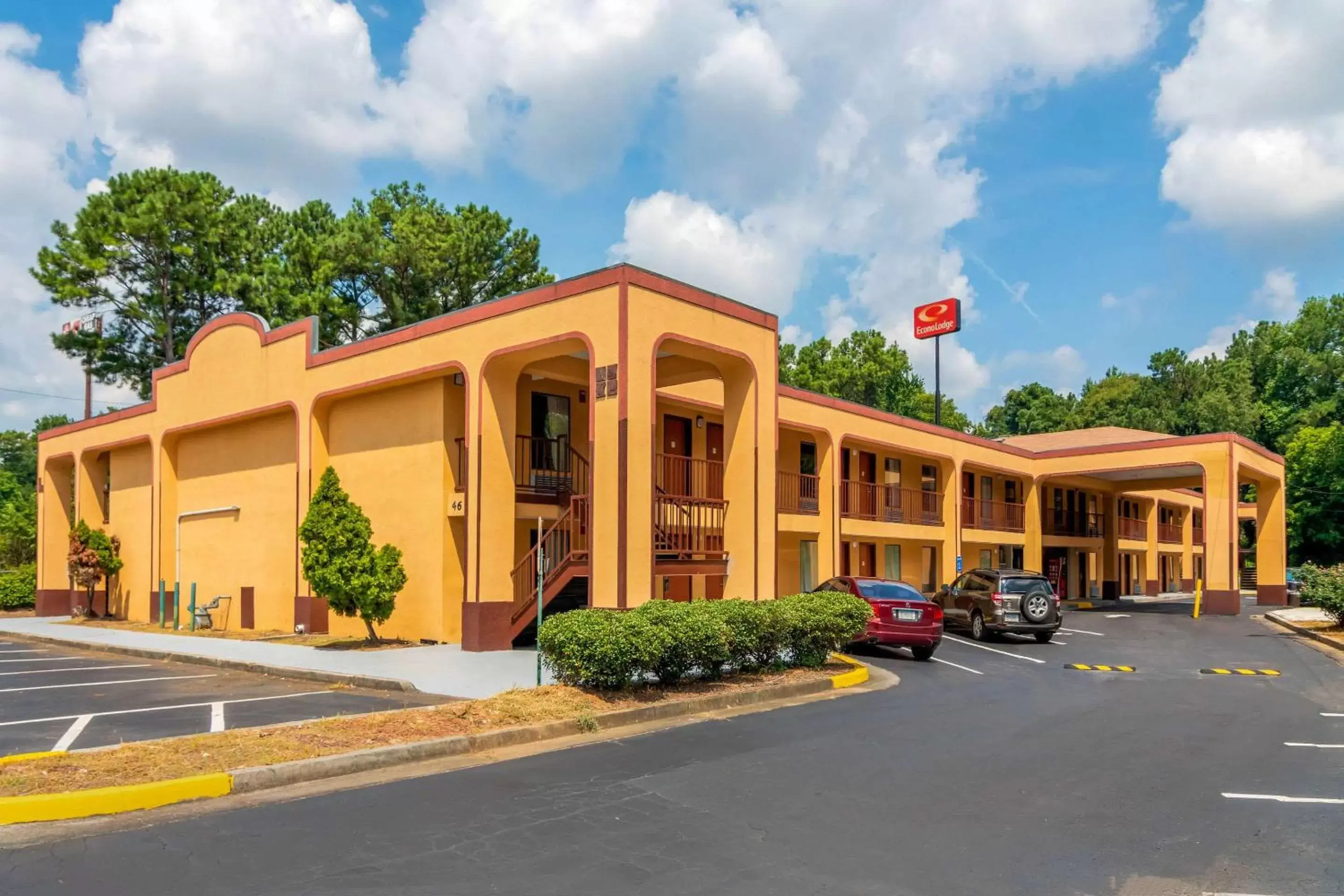 Property Building in Econo Lodge Decatur