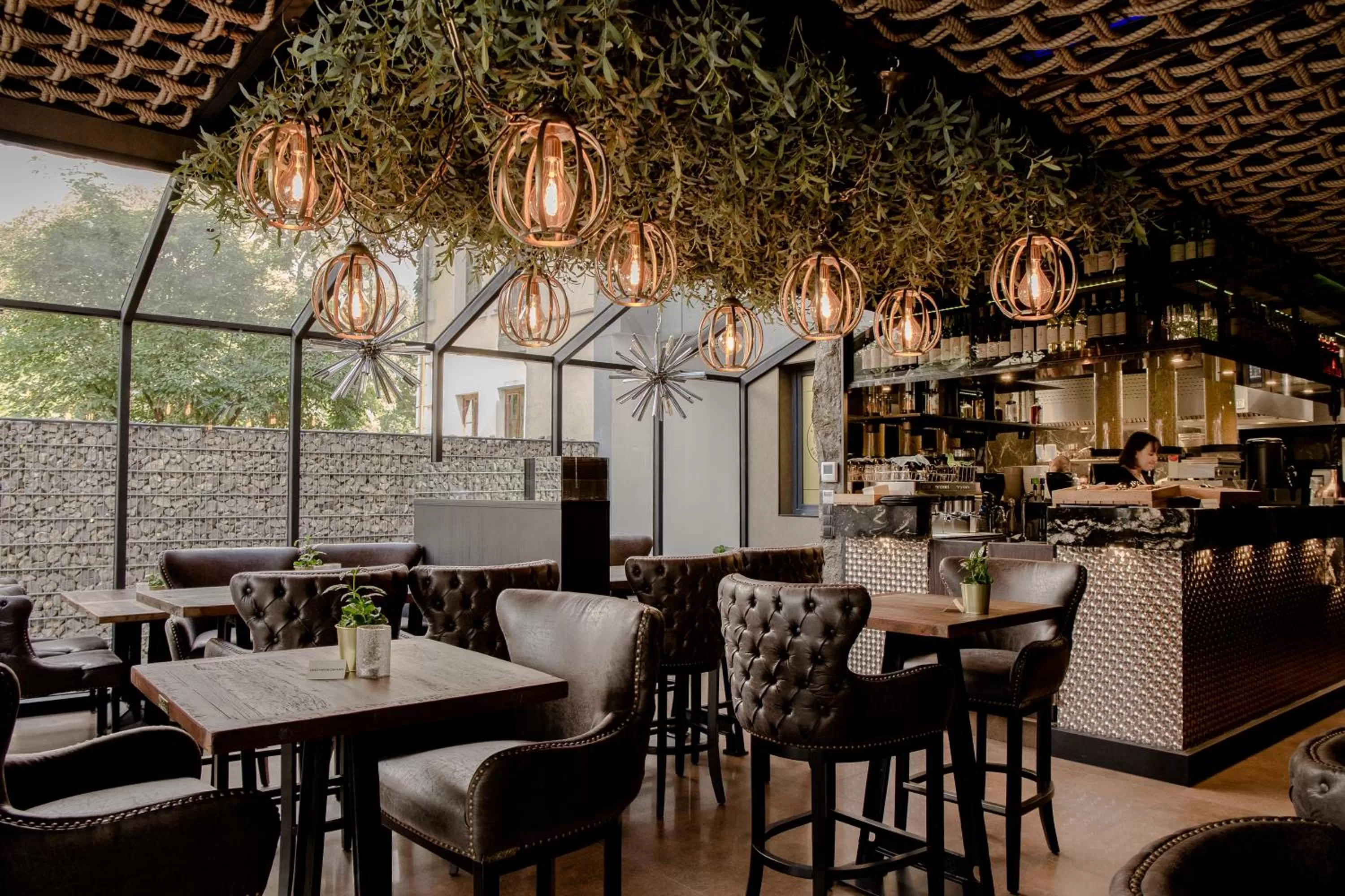 Restaurant/places to eat in Art Suites Luxury Hotel