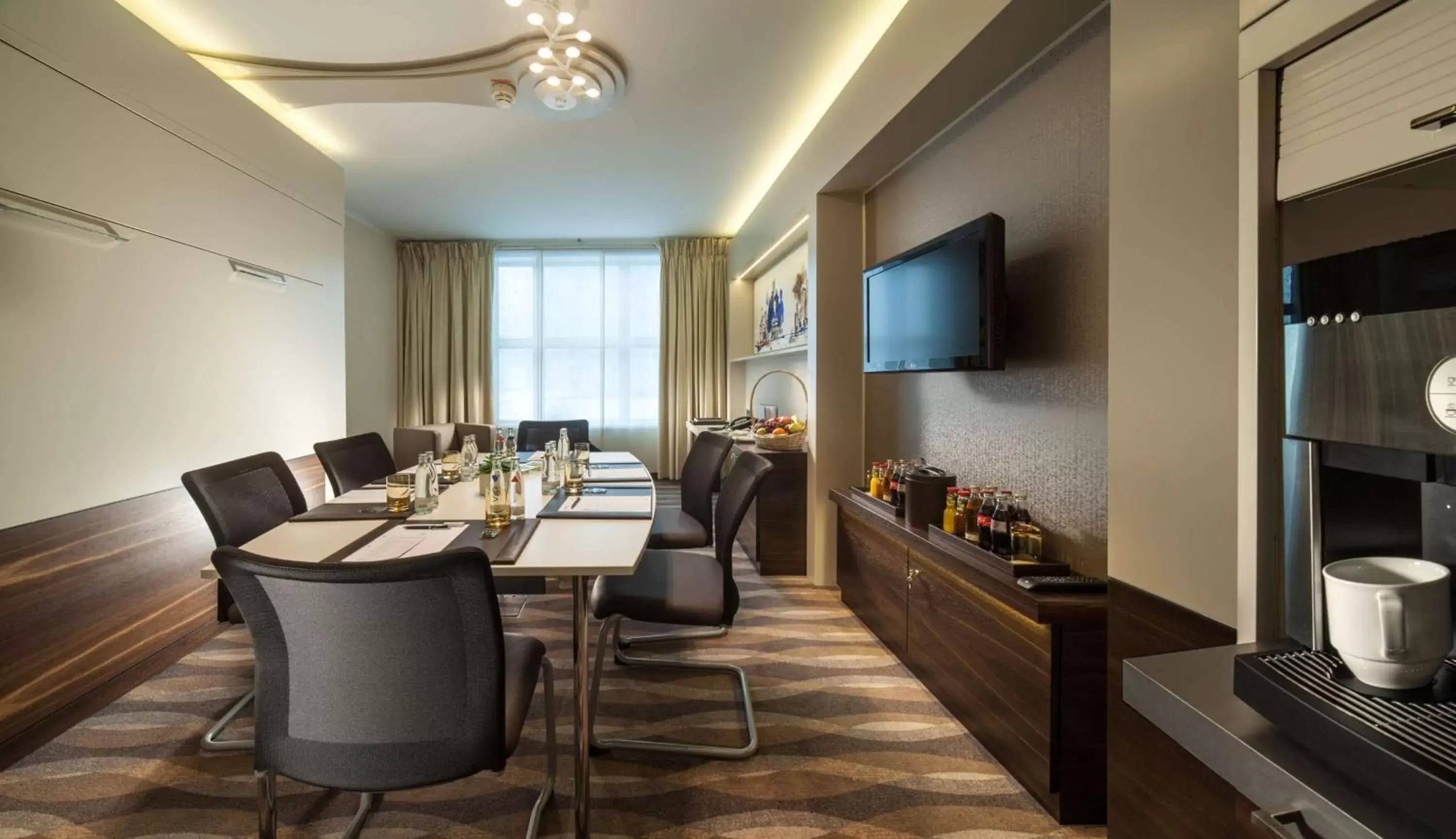 Meeting/conference room, Dining Area in Hilton Munich Airport