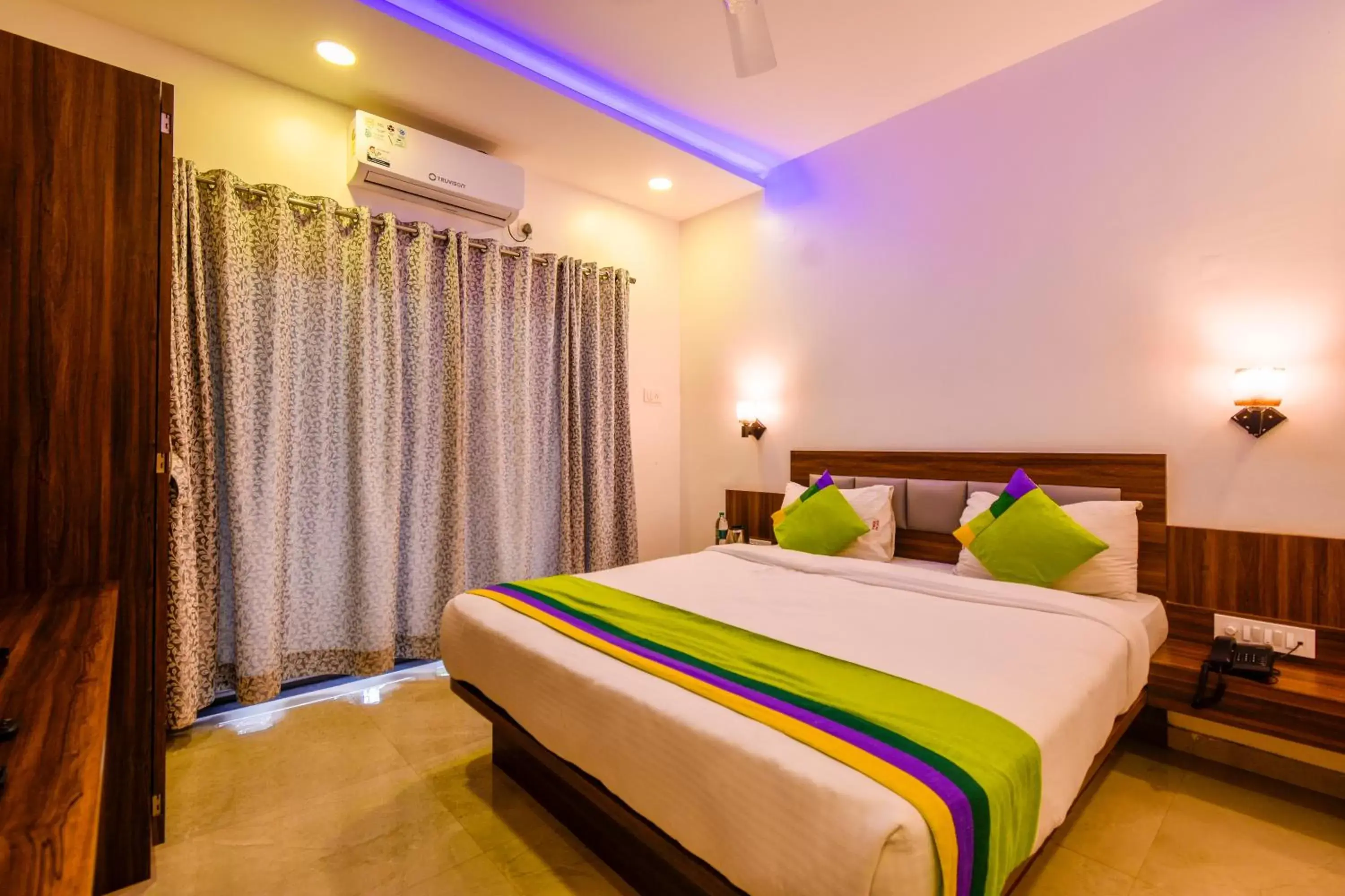 Bedroom, Bed in Treebo Prince Palace Bedroom, Bed in Treebo Prince Palace