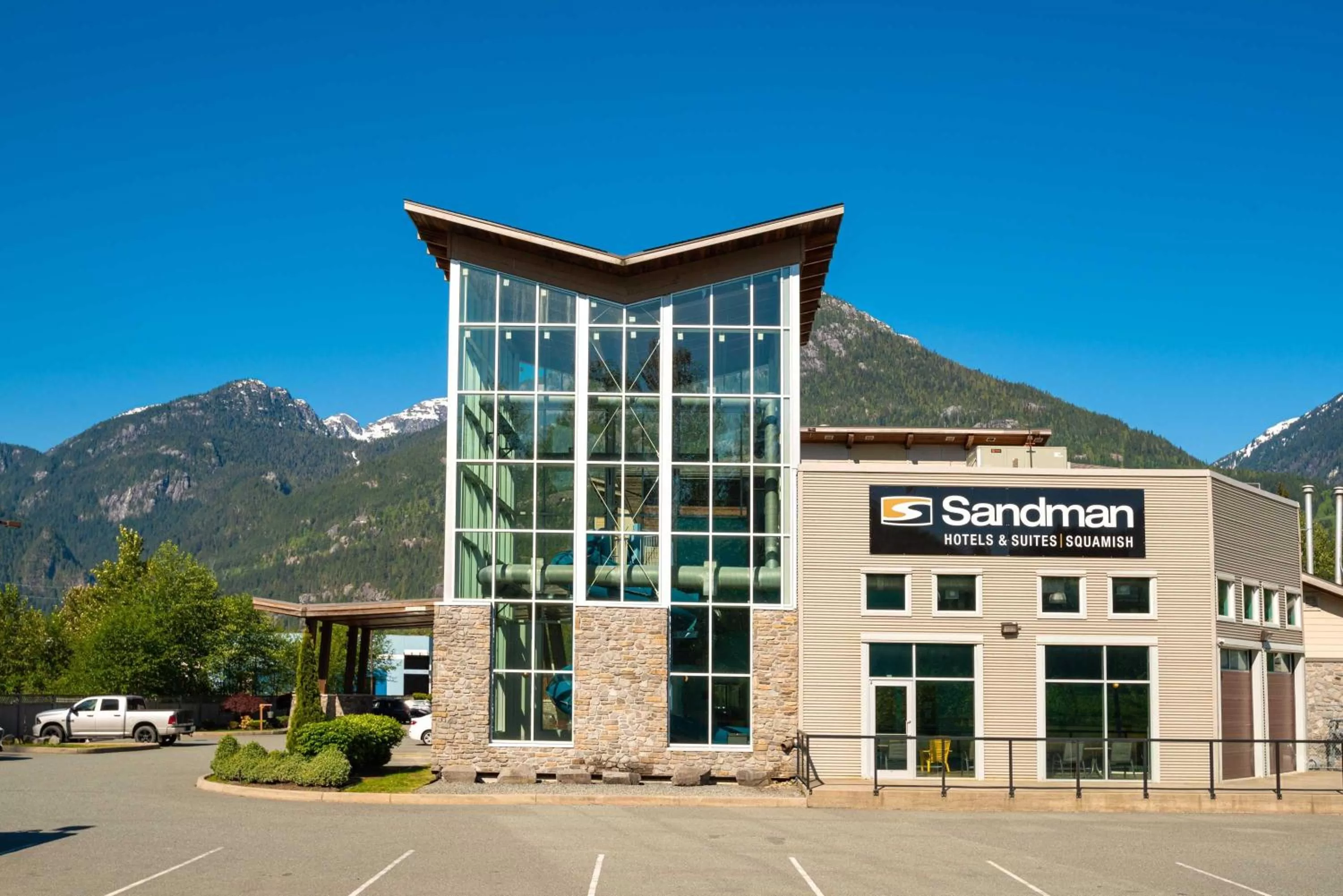 Property building in Sandman Hotel and Suites Squamish