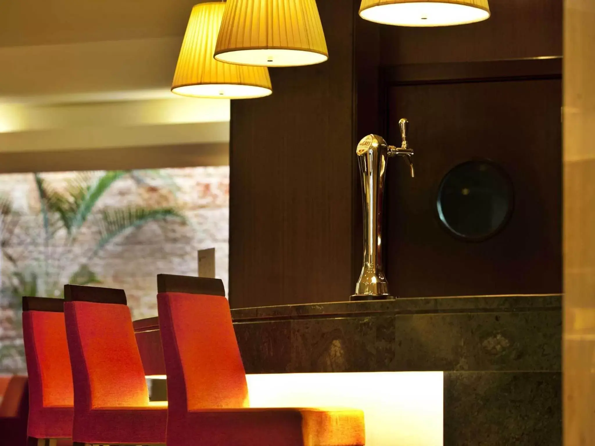 Lounge or bar in TURIM Iberia Hotel