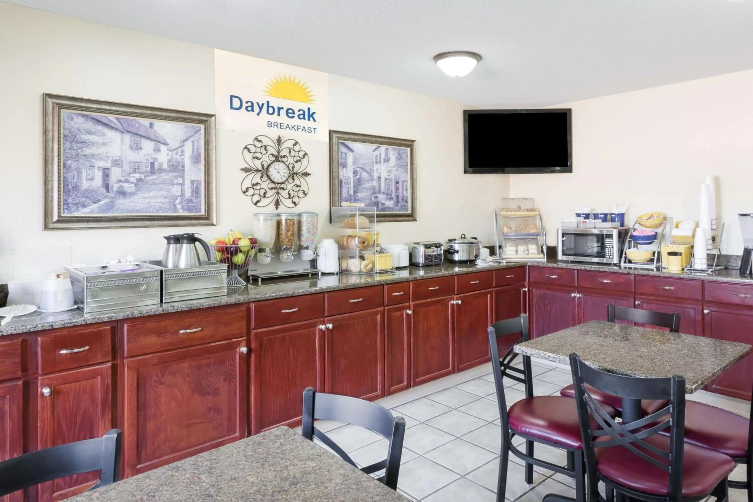 Restaurant/places to eat in Days Inn & Suites by Wyndham Des Moines Airport